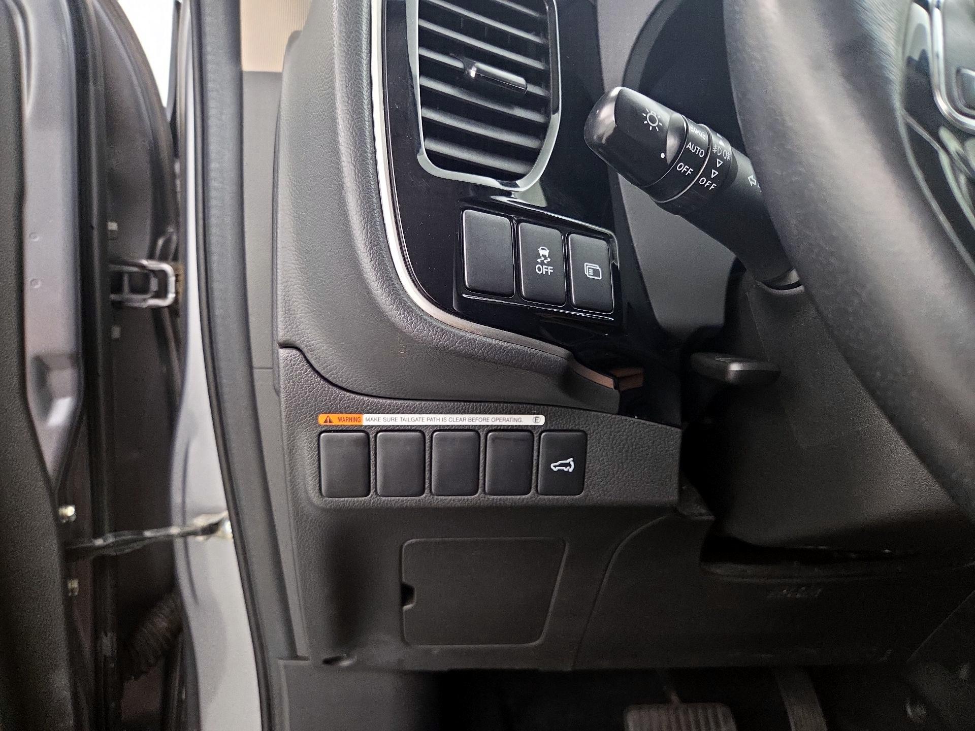 Thumbnail: 2018 Mitsubishi Outlander - 13
