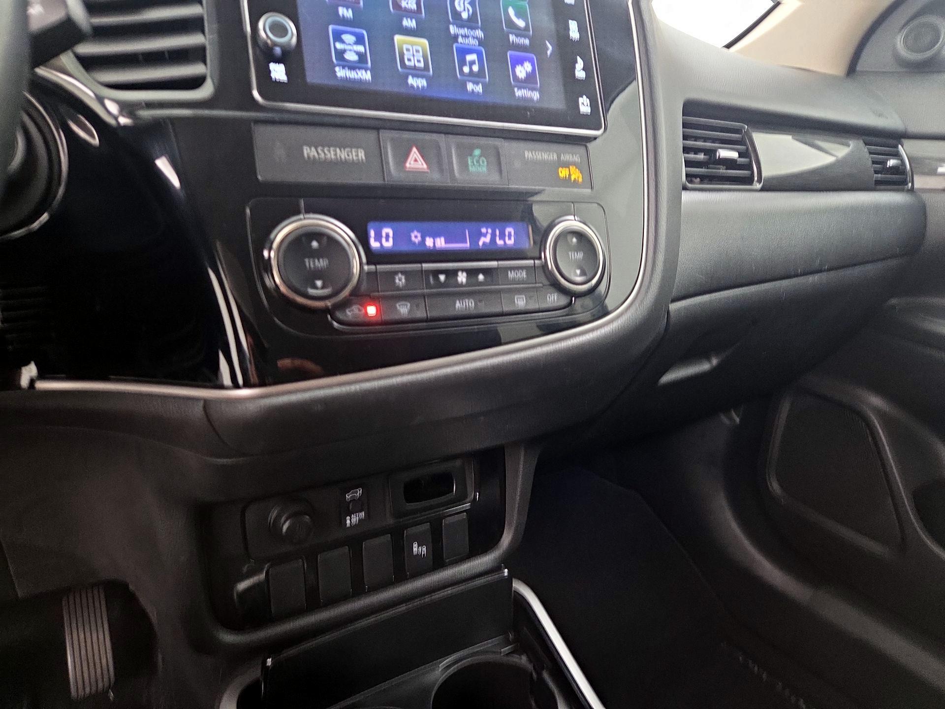 Thumbnail: 2018 Mitsubishi Outlander - 16