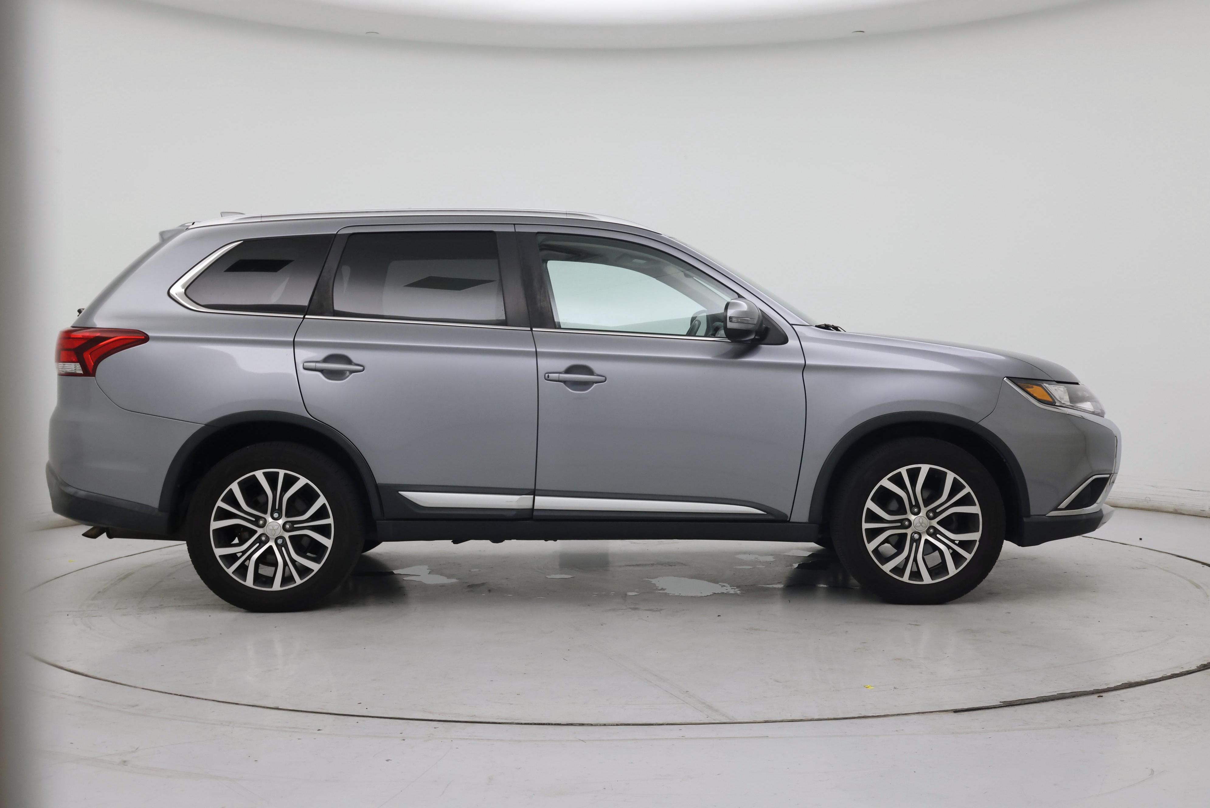 Thumbnail: 2018 Mitsubishi Outlander - 7