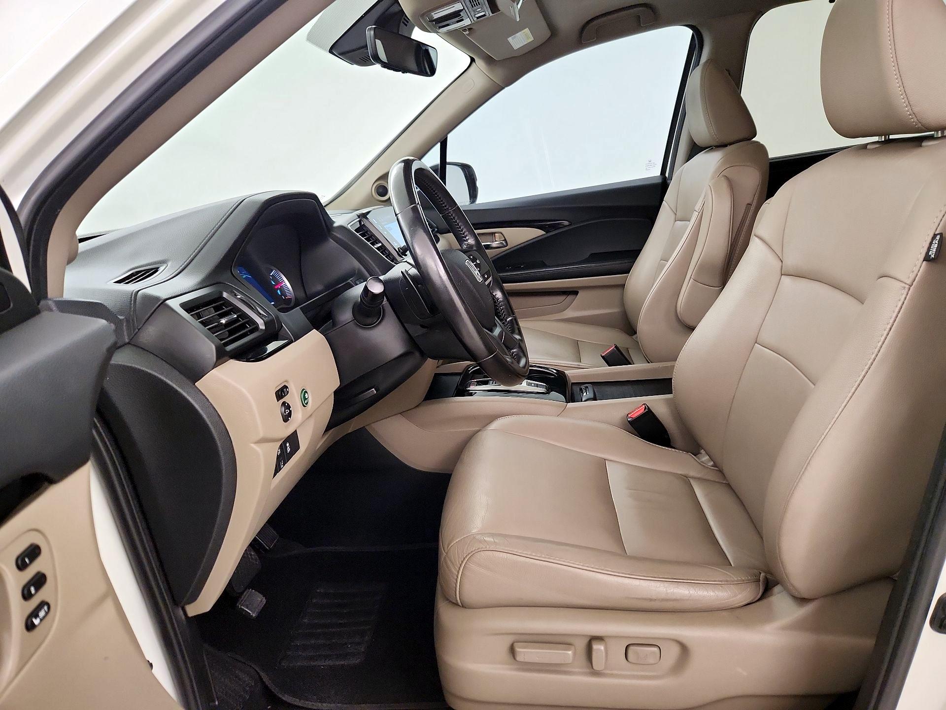 Thumbnail: 2019 Honda Pilot - 11