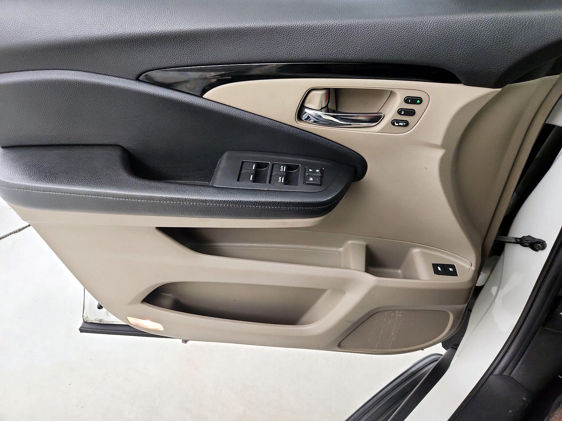 Thumbnail: 2019 Honda Pilot - 12