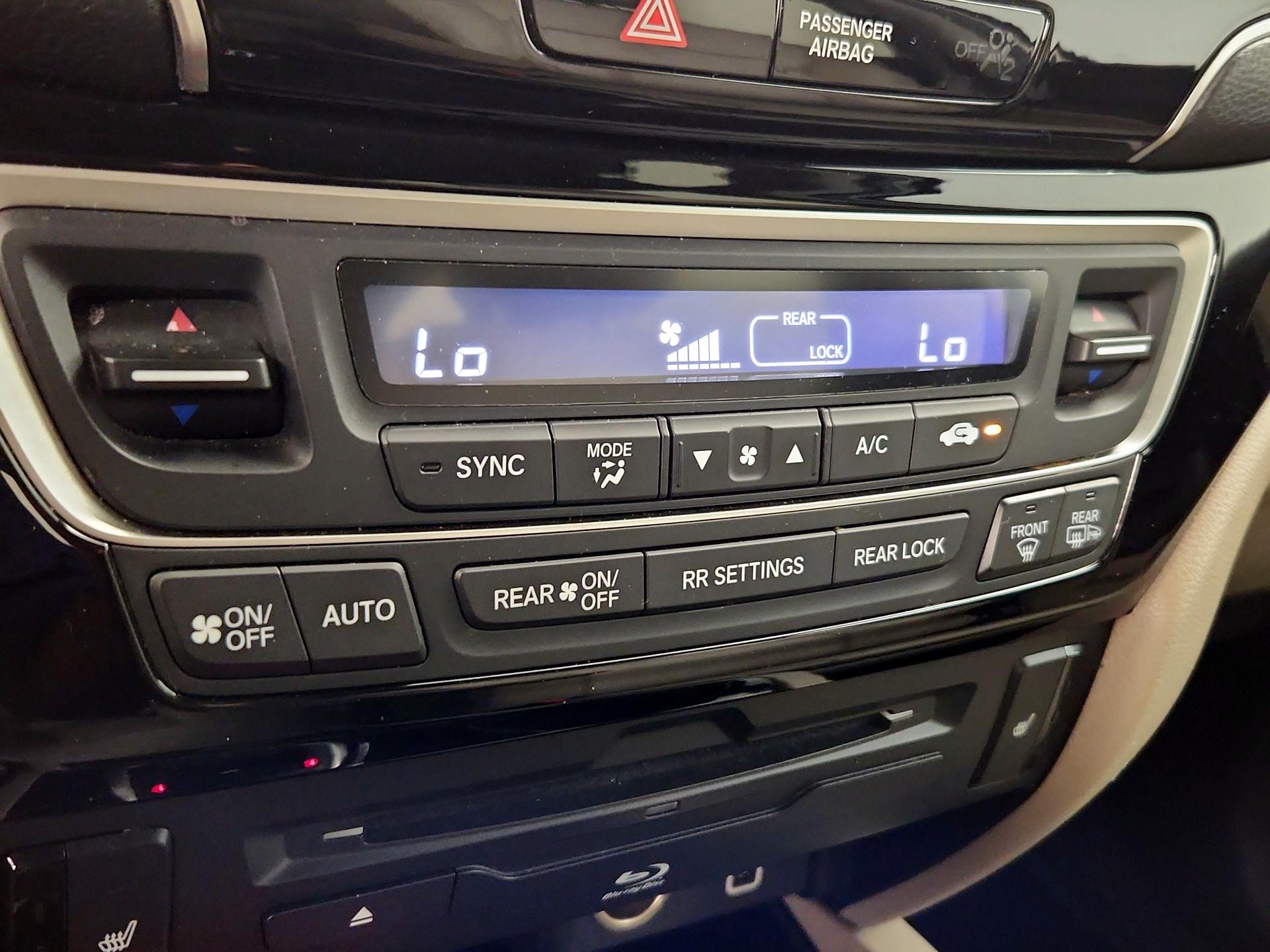 Thumbnail: 2019 Honda Pilot - 17