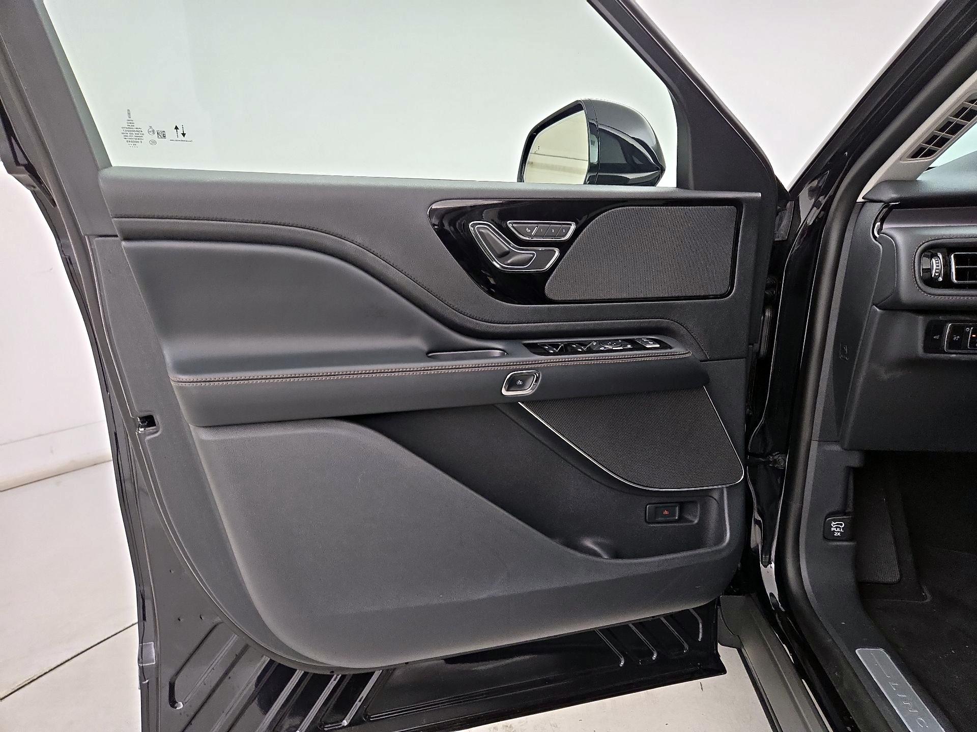 Thumbnail: 2026 Lincoln Aviator - 12