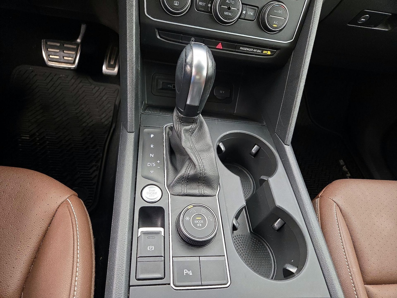 2021 Volkswagen Atlas SE w/Tech R-Line - Photo 18