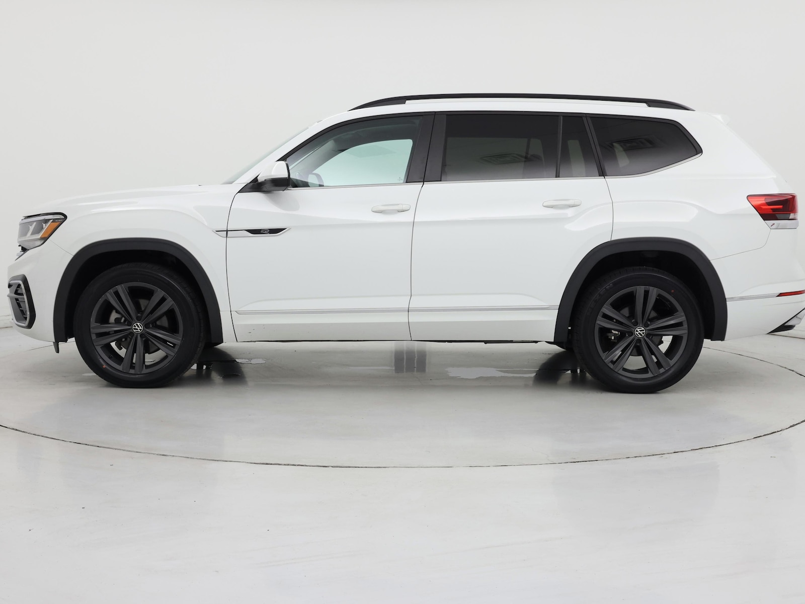2021 Volkswagen Atlas SE w/Tech R-Line - Photo 4