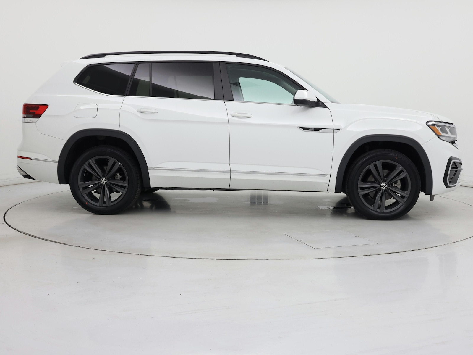 2021 Volkswagen Atlas SE w/Tech R-Line - Photo 8