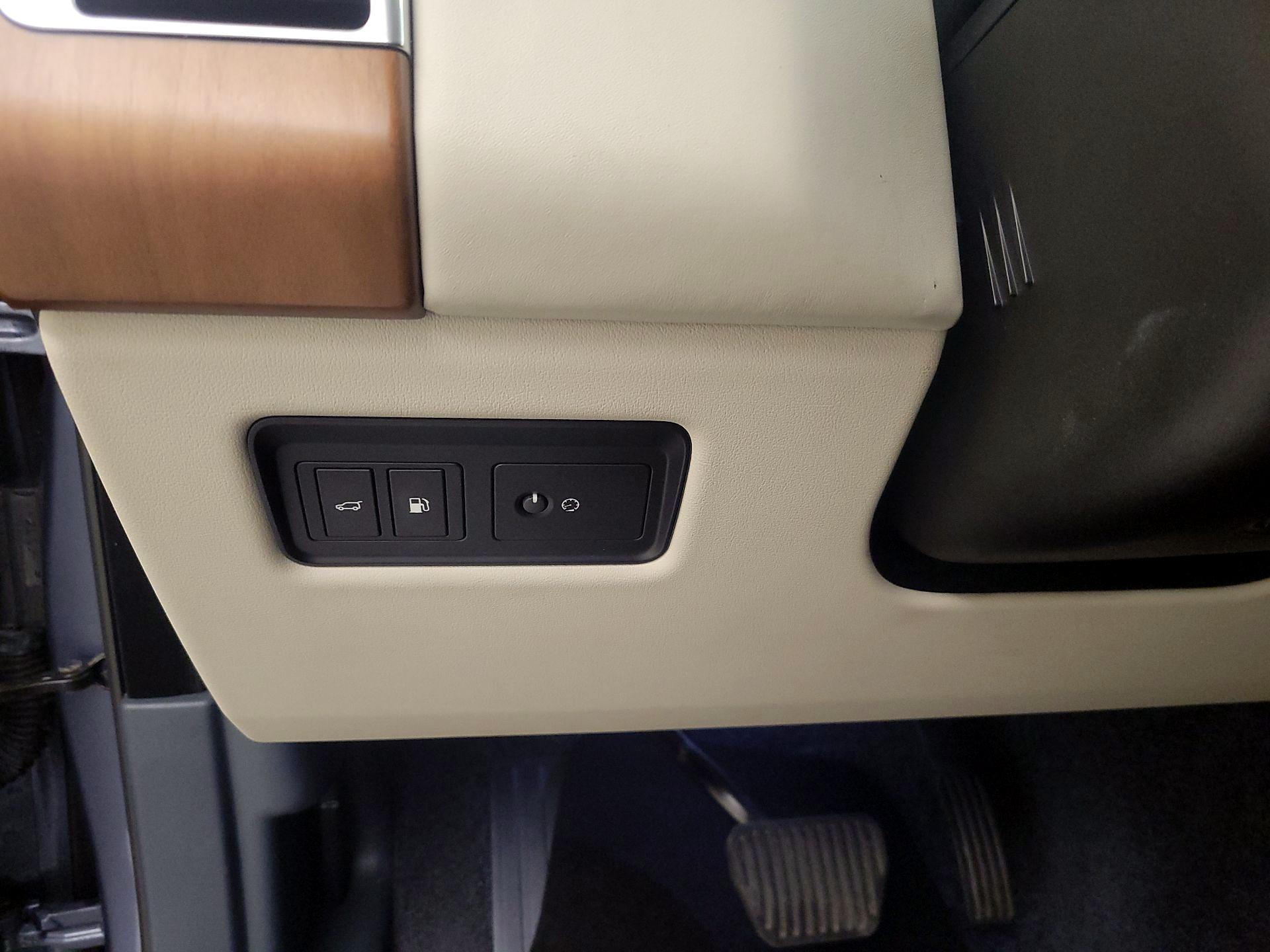 Thumbnail: 2020 Land Rover Range Rover - 13
