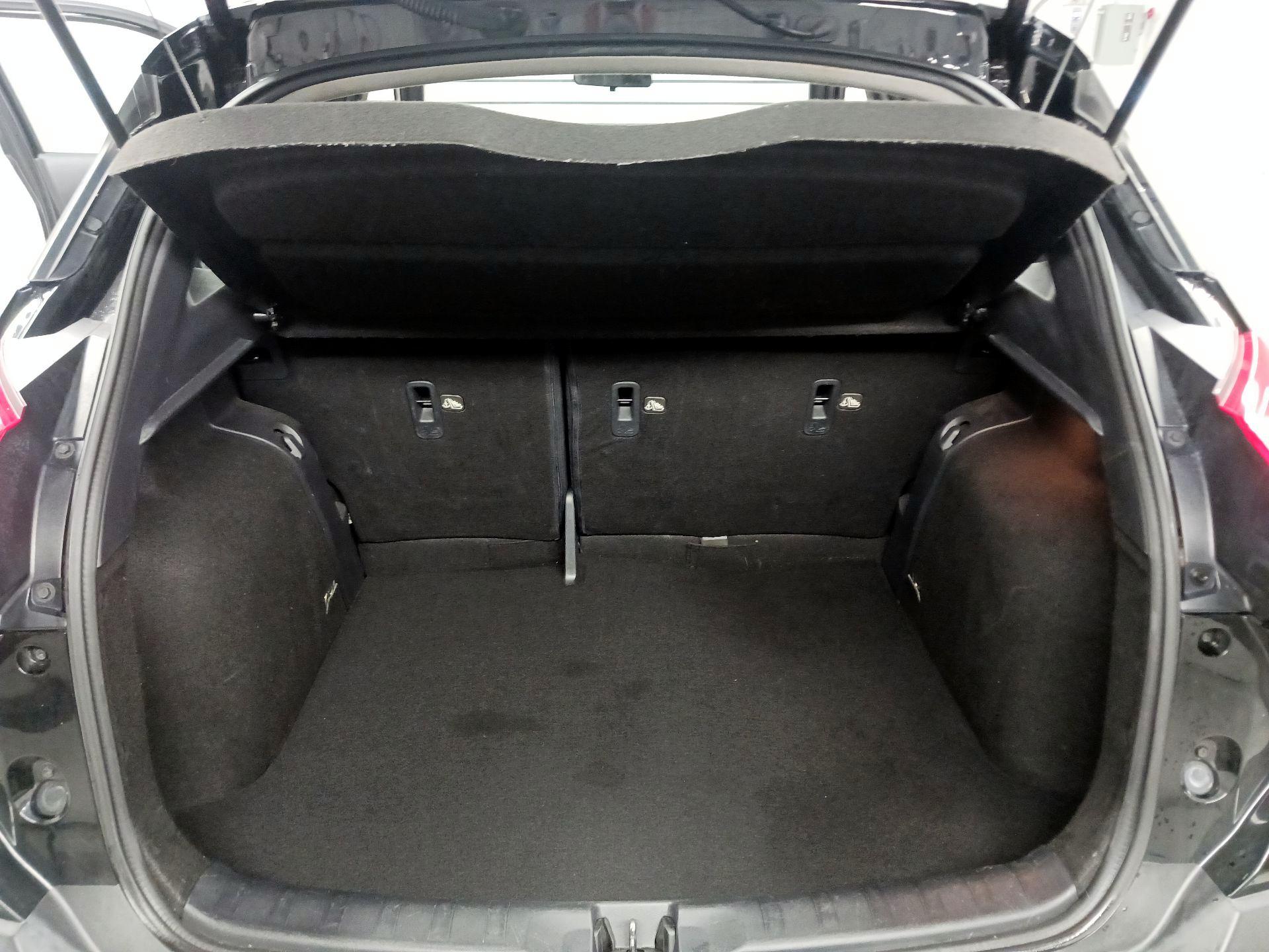 Thumbnail: 2019 Nissan Kicks - 16