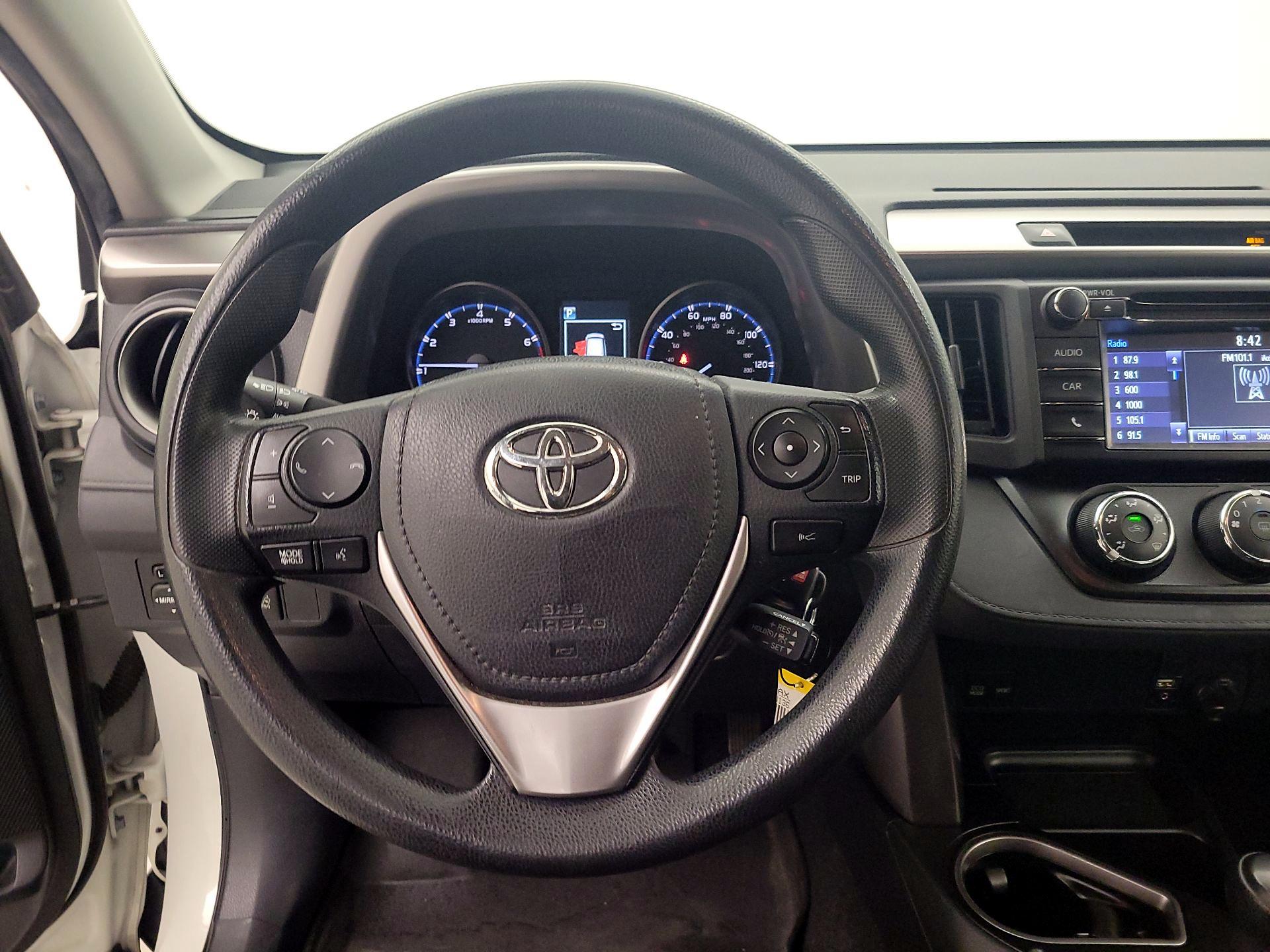 Thumbnail: 2017 Toyota RAV4 - 10