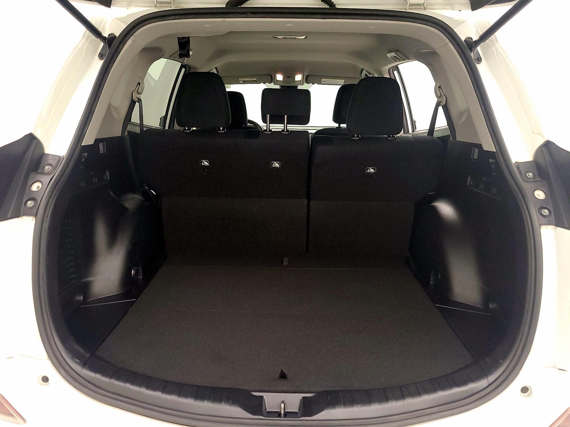 Thumbnail: 2017 Toyota RAV4 - 20