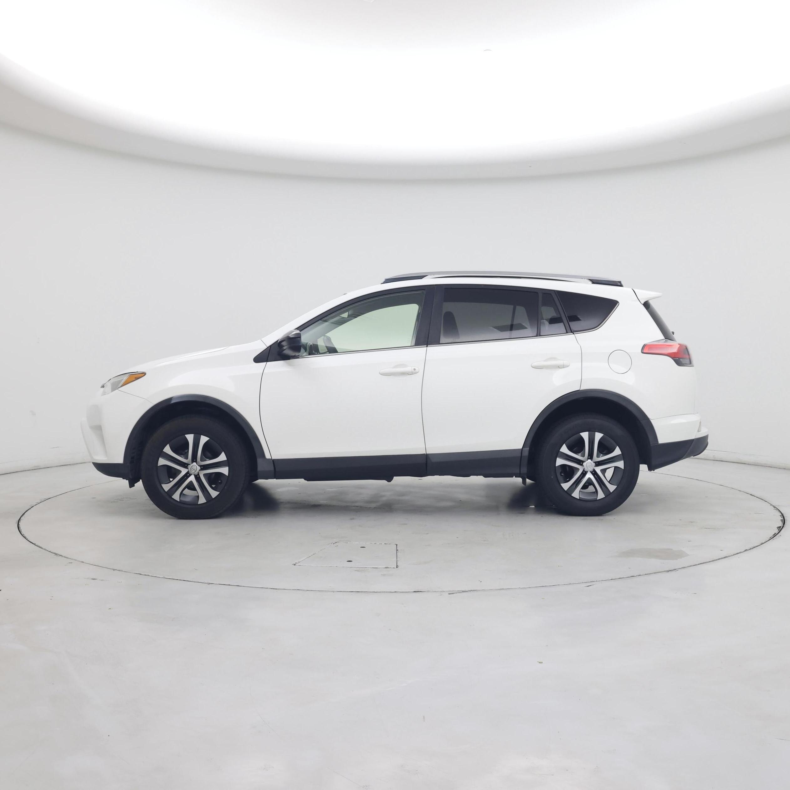 Thumbnail: 2017 Toyota RAV4 - 3