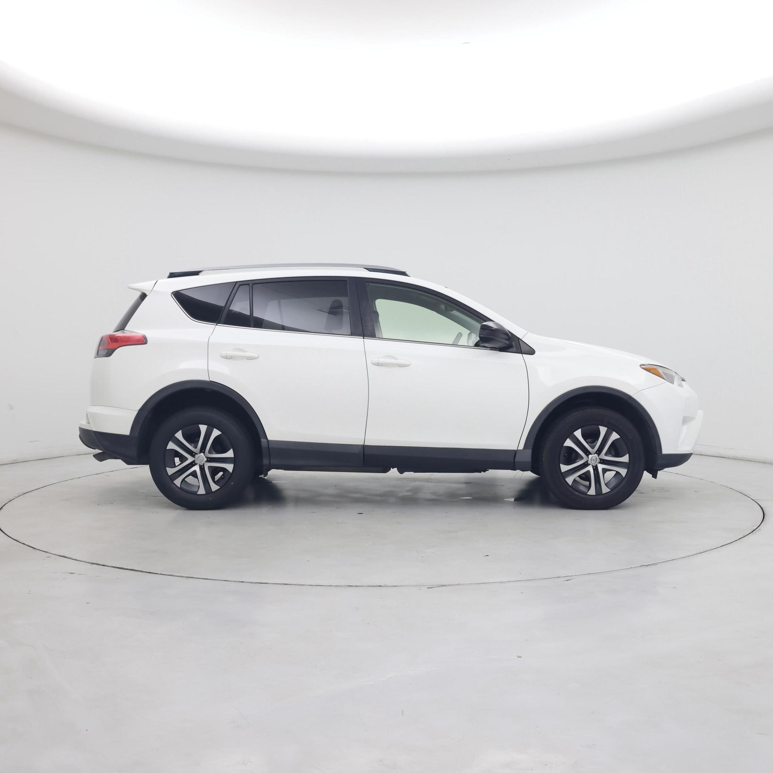 Thumbnail: 2017 Toyota RAV4 - 7