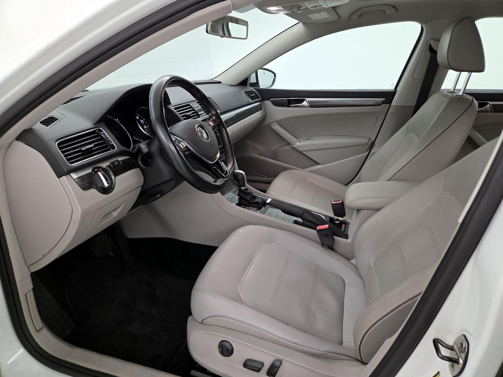 2018 Volkswagen Passat SE - Photo 12
