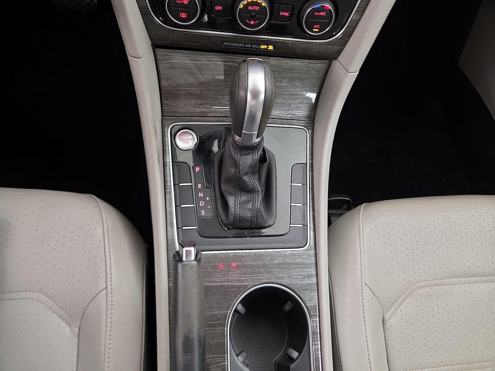 2018 Volkswagen Passat SE - Photo 18