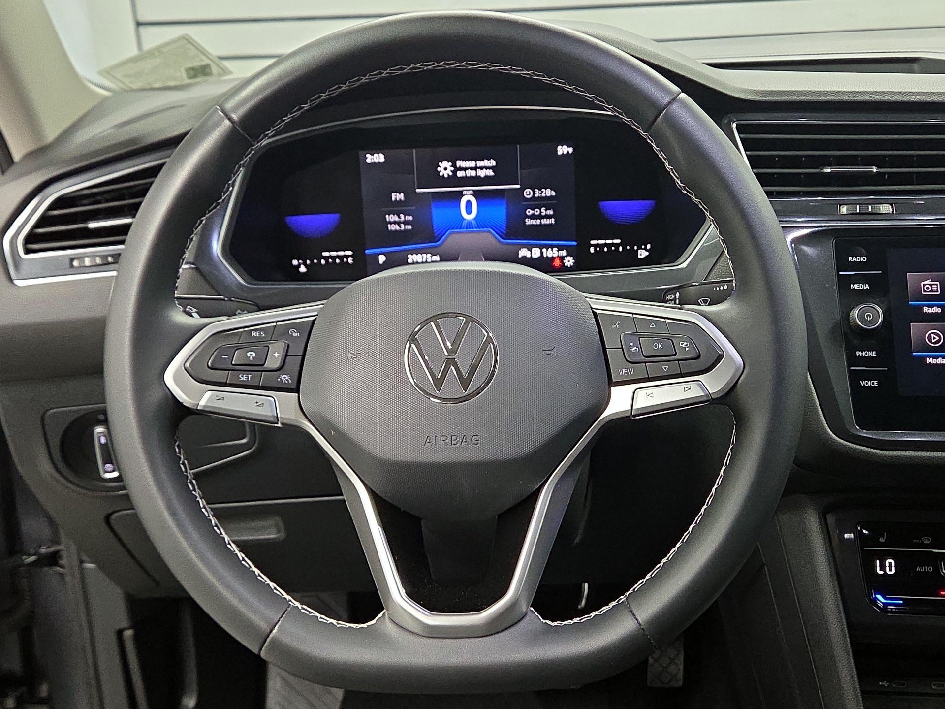 Thumbnail: 2023 Volkswagen Tiguan - 10