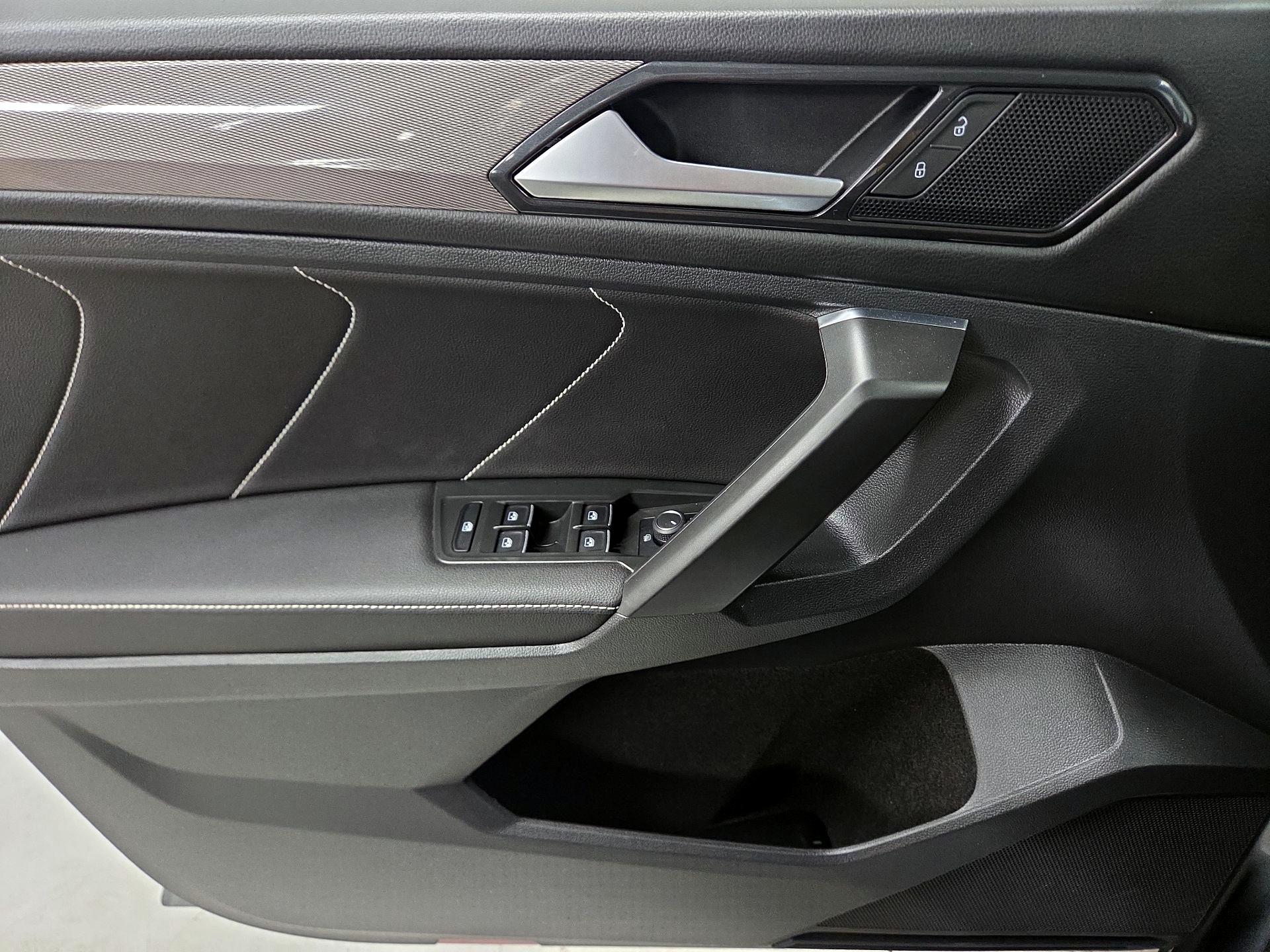 Thumbnail: 2023 Volkswagen Tiguan - 12