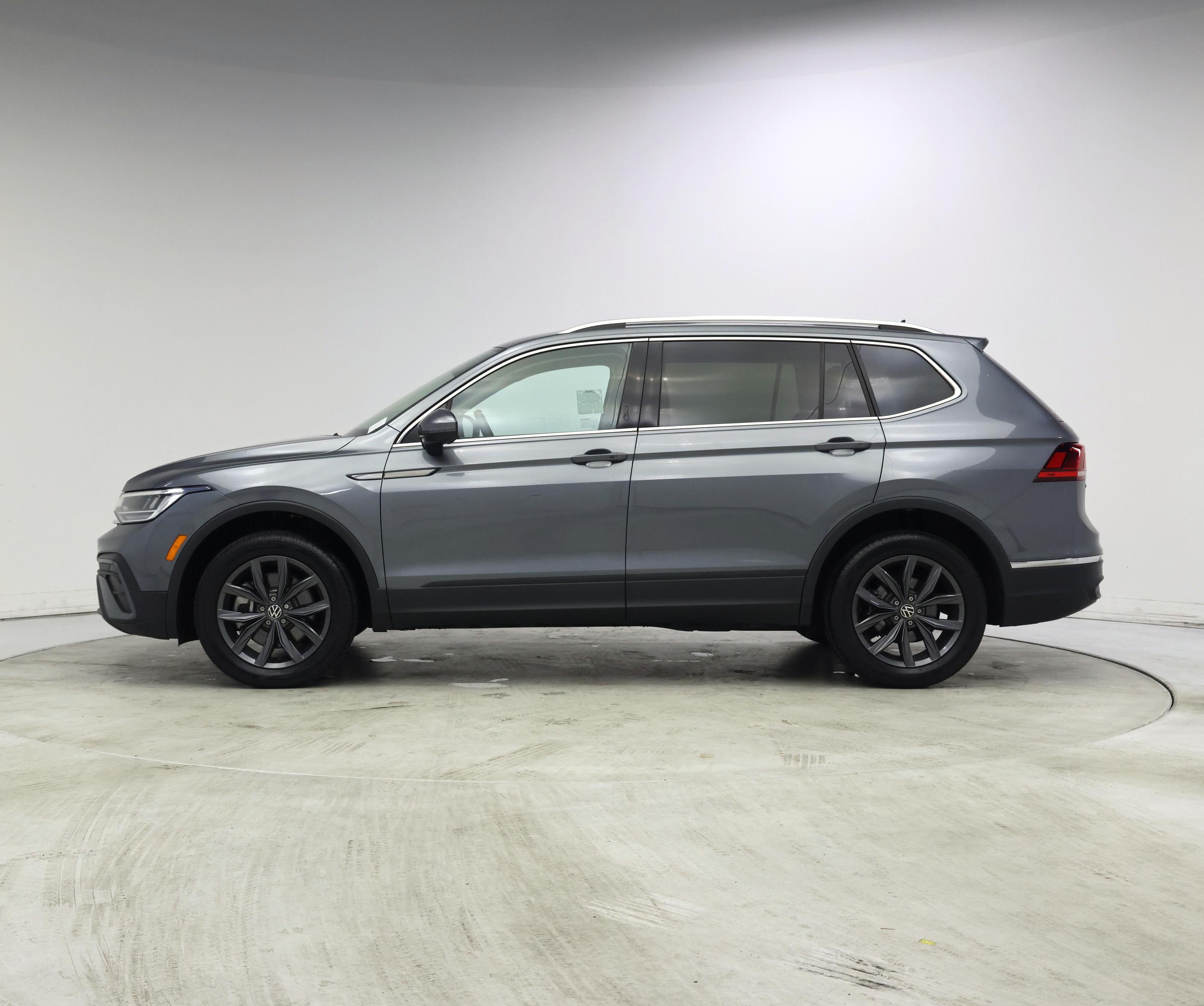 Thumbnail: 2023 Volkswagen Tiguan - 3