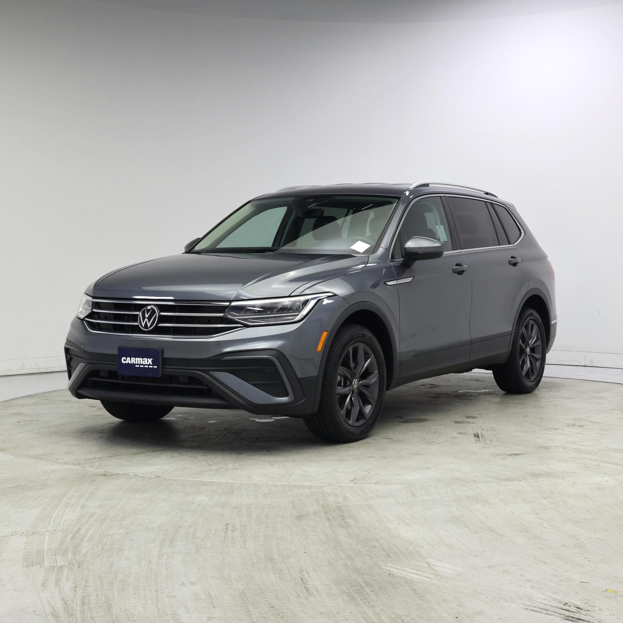 Thumbnail: 2023 Volkswagen Tiguan - 4