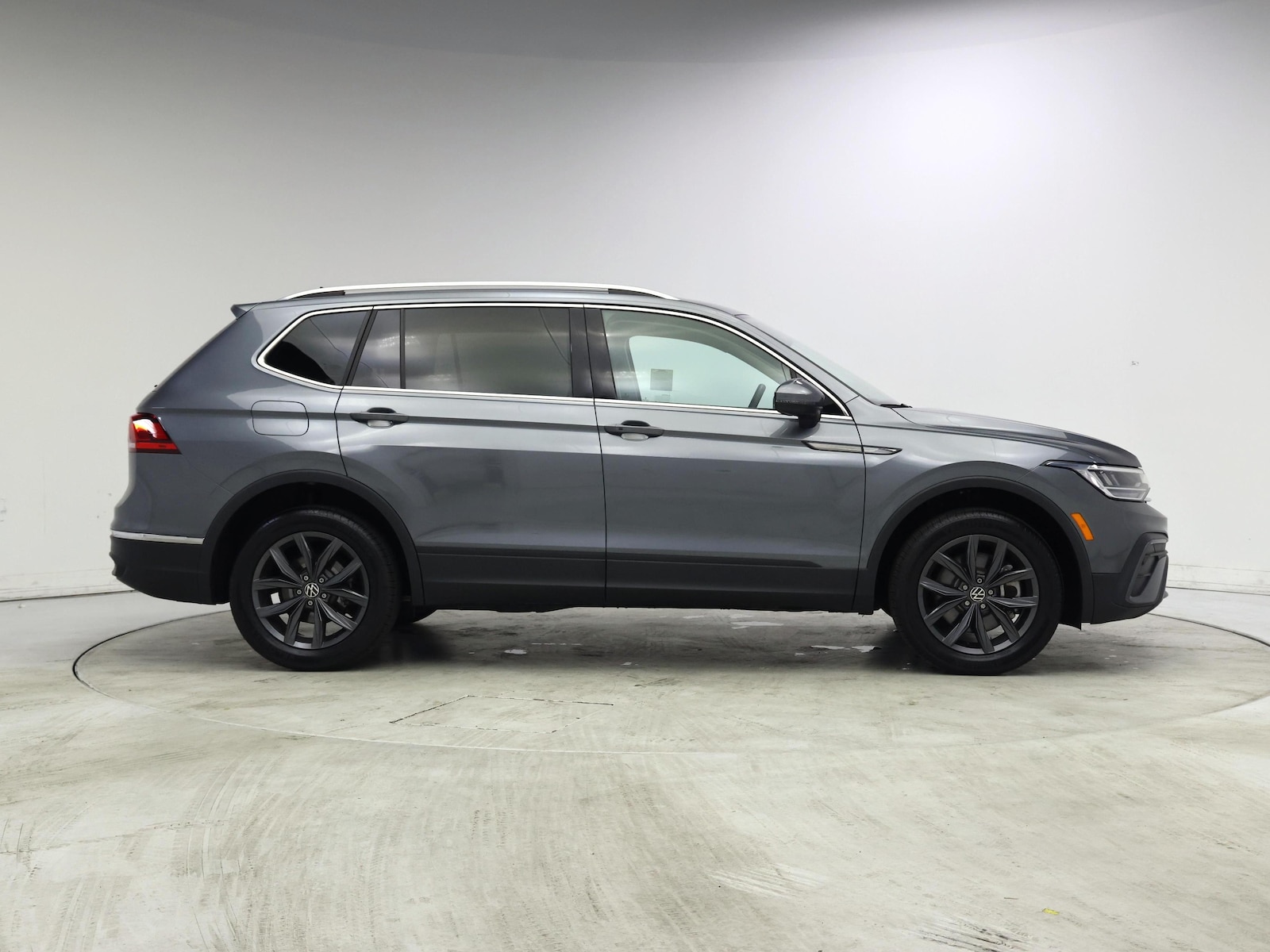 2023 Volkswagen Tiguan SE - Photo 8