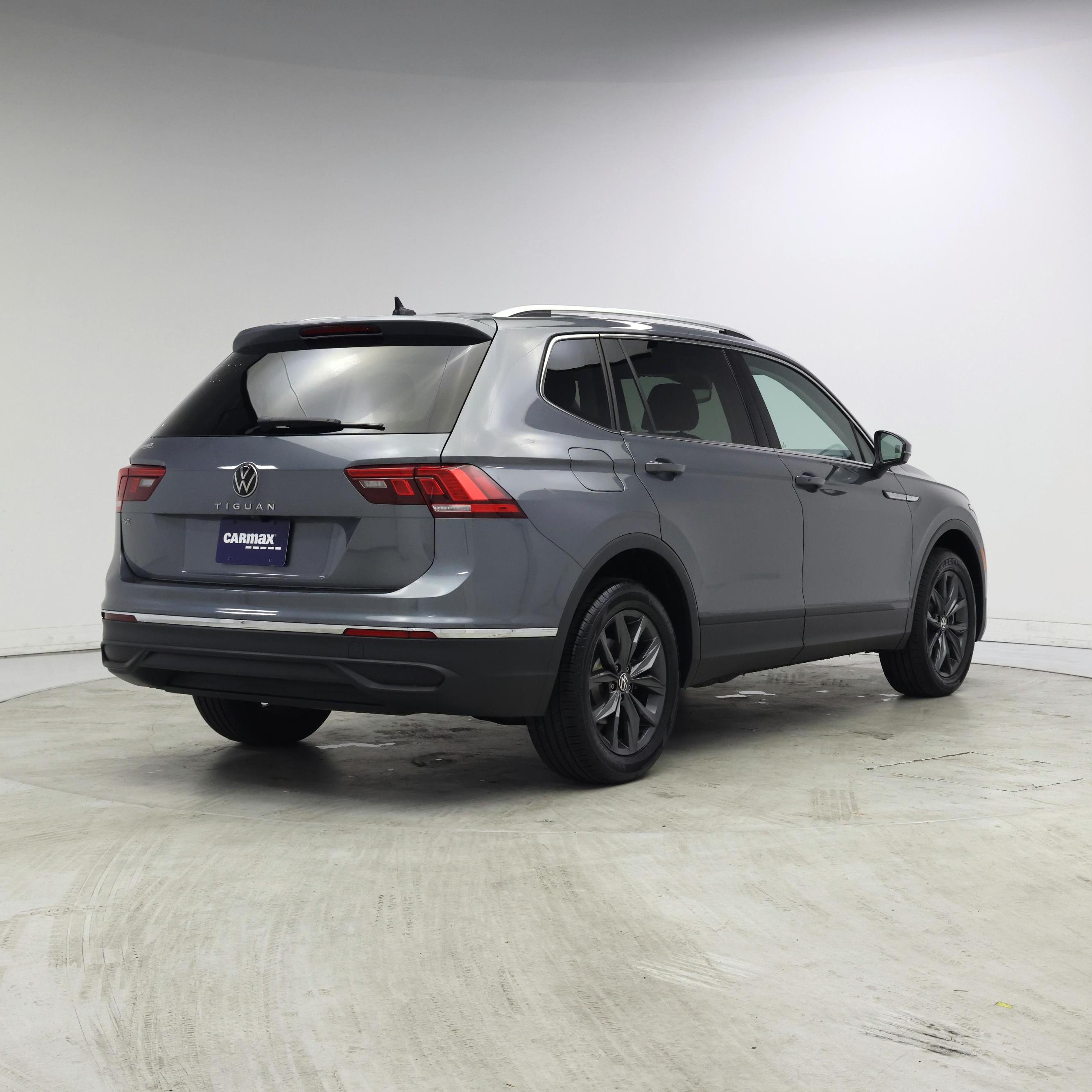 Thumbnail: 2023 Volkswagen Tiguan - 8