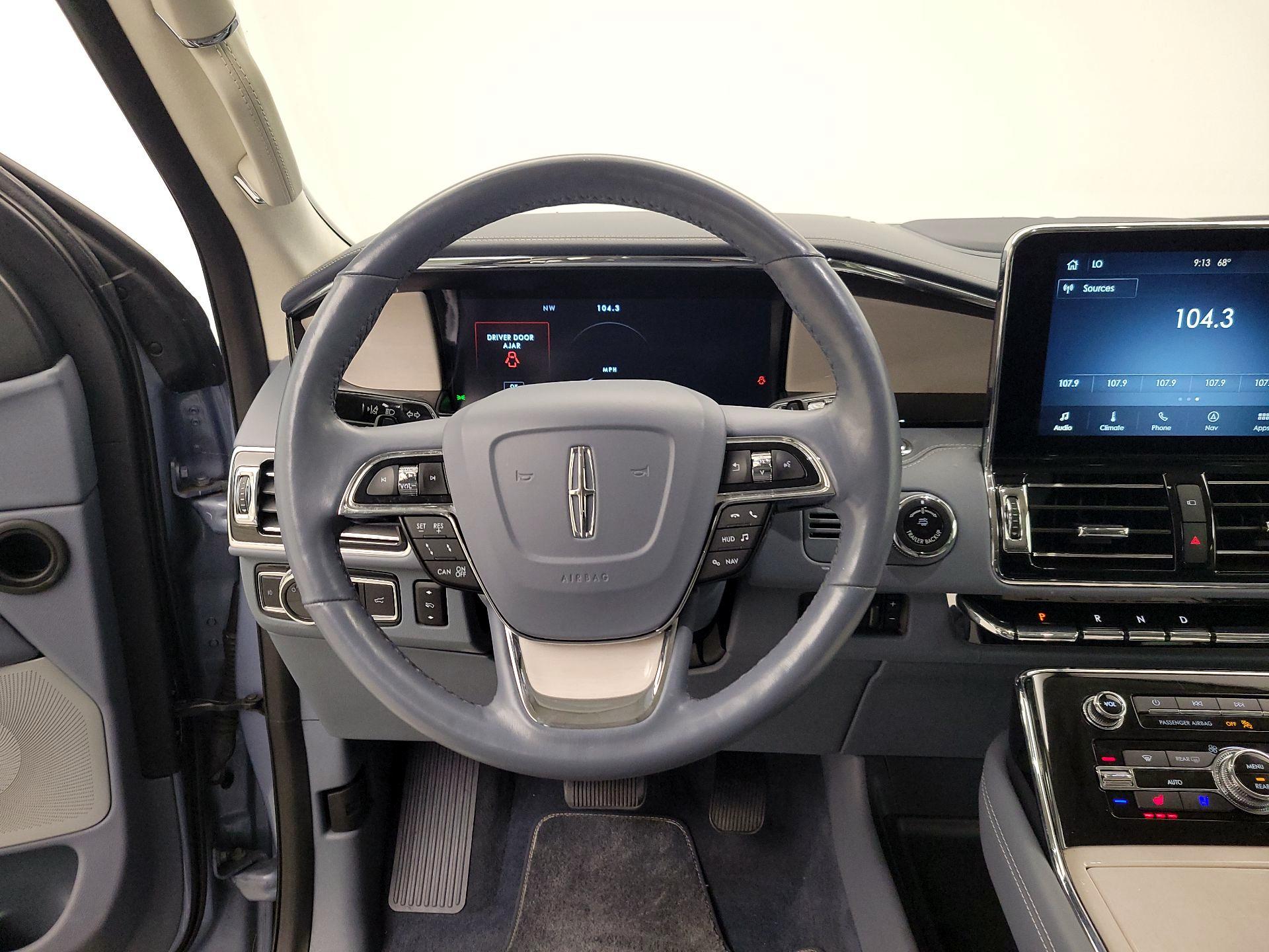 Thumbnail: 2020 Lincoln Navigator L - 10
