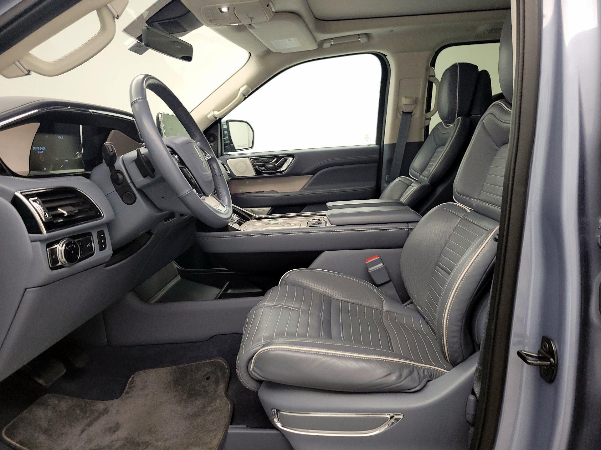 Thumbnail: 2020 Lincoln Navigator L - 11