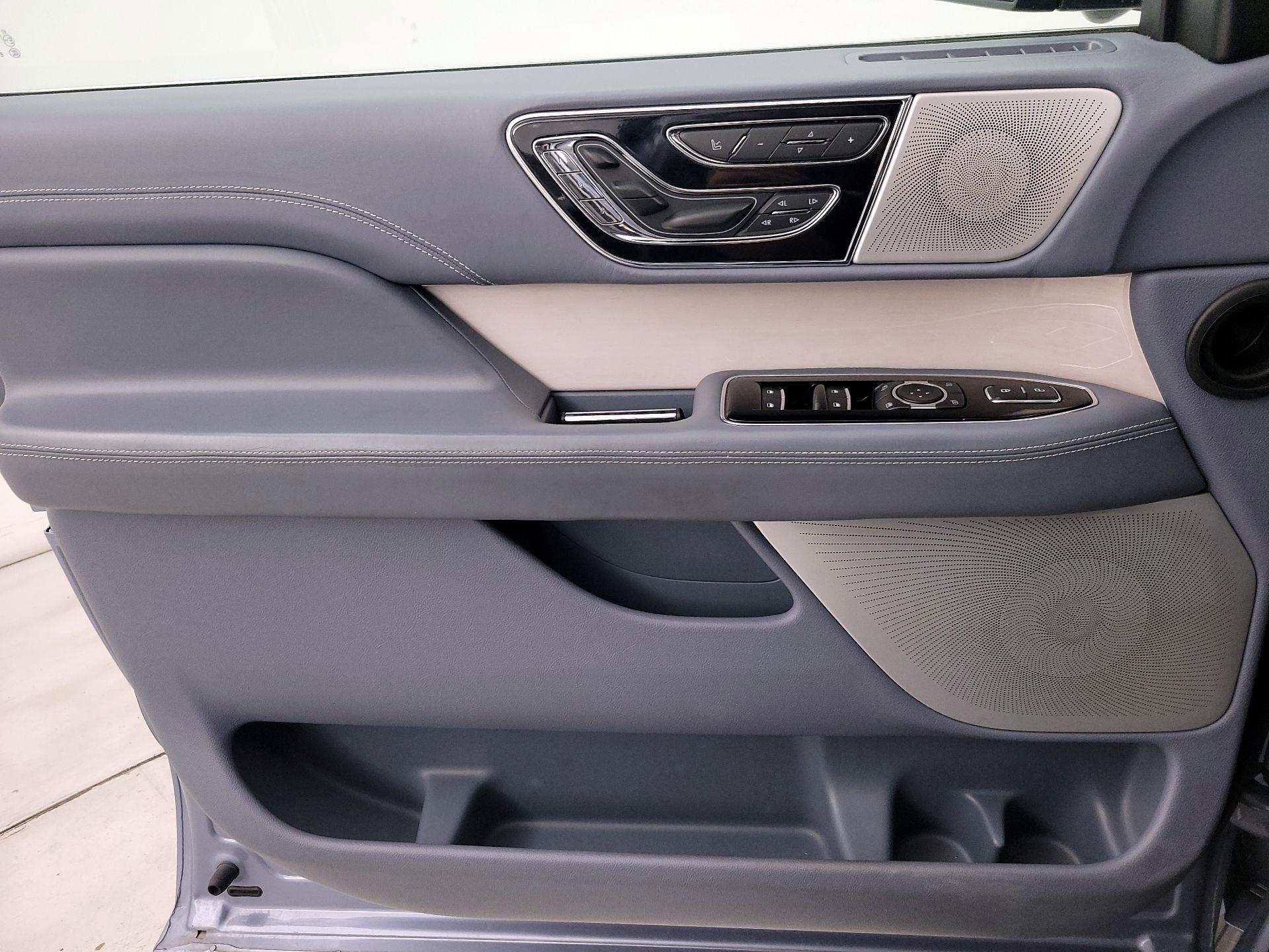 Thumbnail: 2020 Lincoln Navigator L - 12