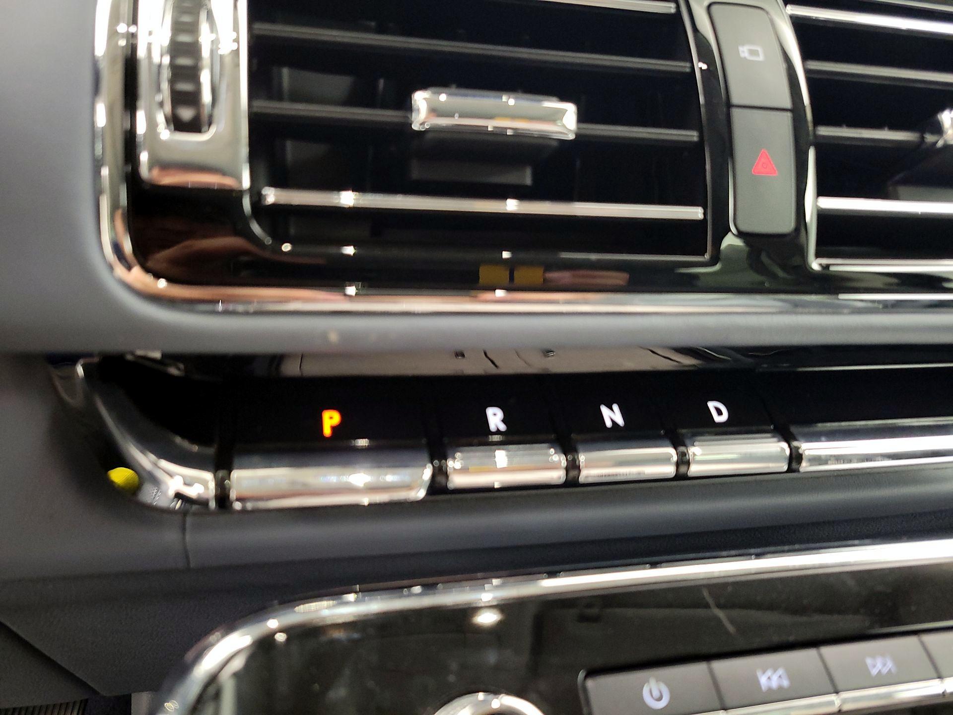 Thumbnail: 2020 Lincoln Navigator L - 17