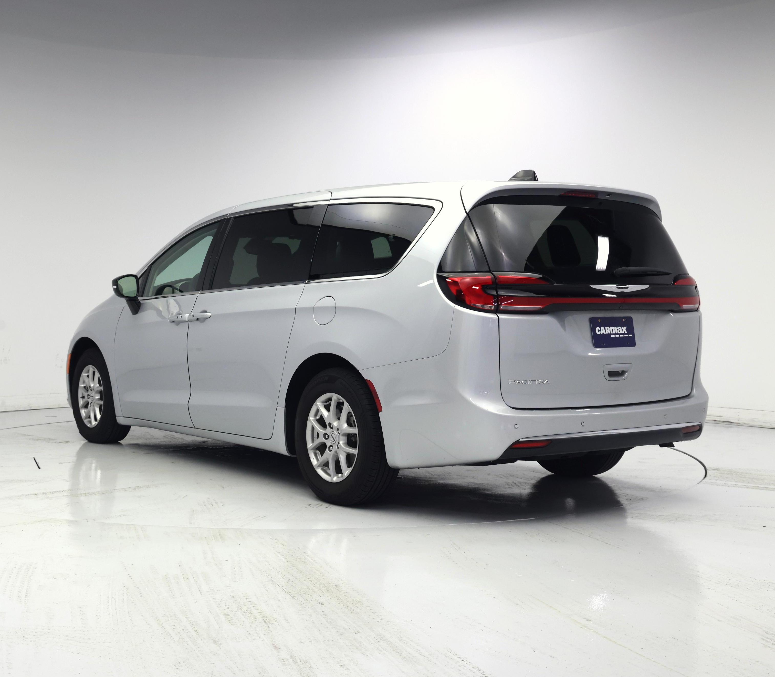 Thumbnail: 2024 Chrysler Pacifica - 2