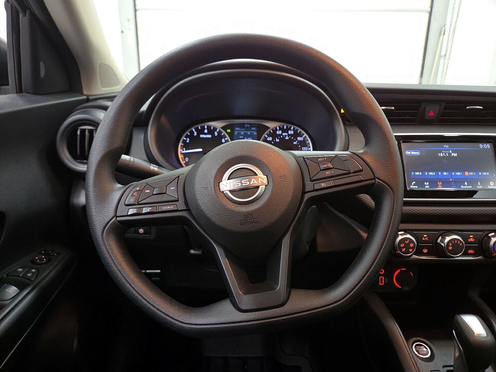 2025 Nissan KICKS PLAY Base - Photo 11