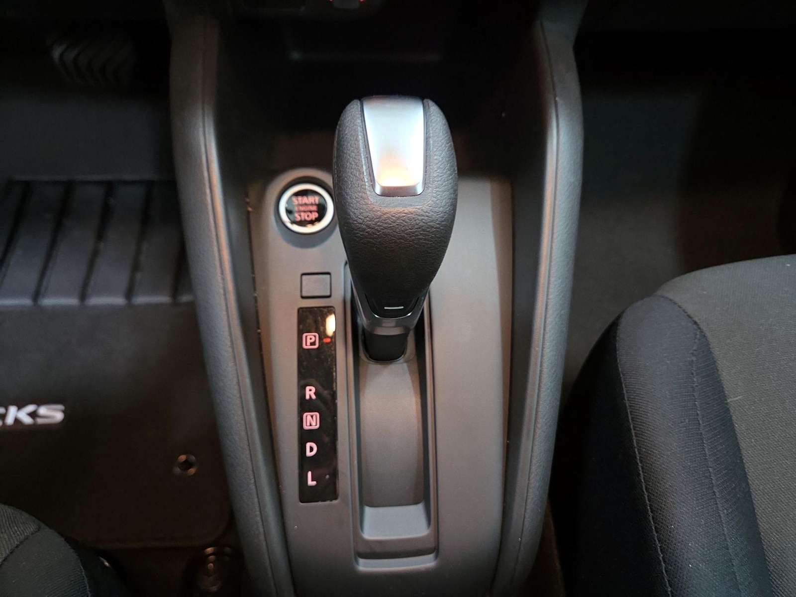 2025 Nissan KICKS PLAY Base - Photo 18
