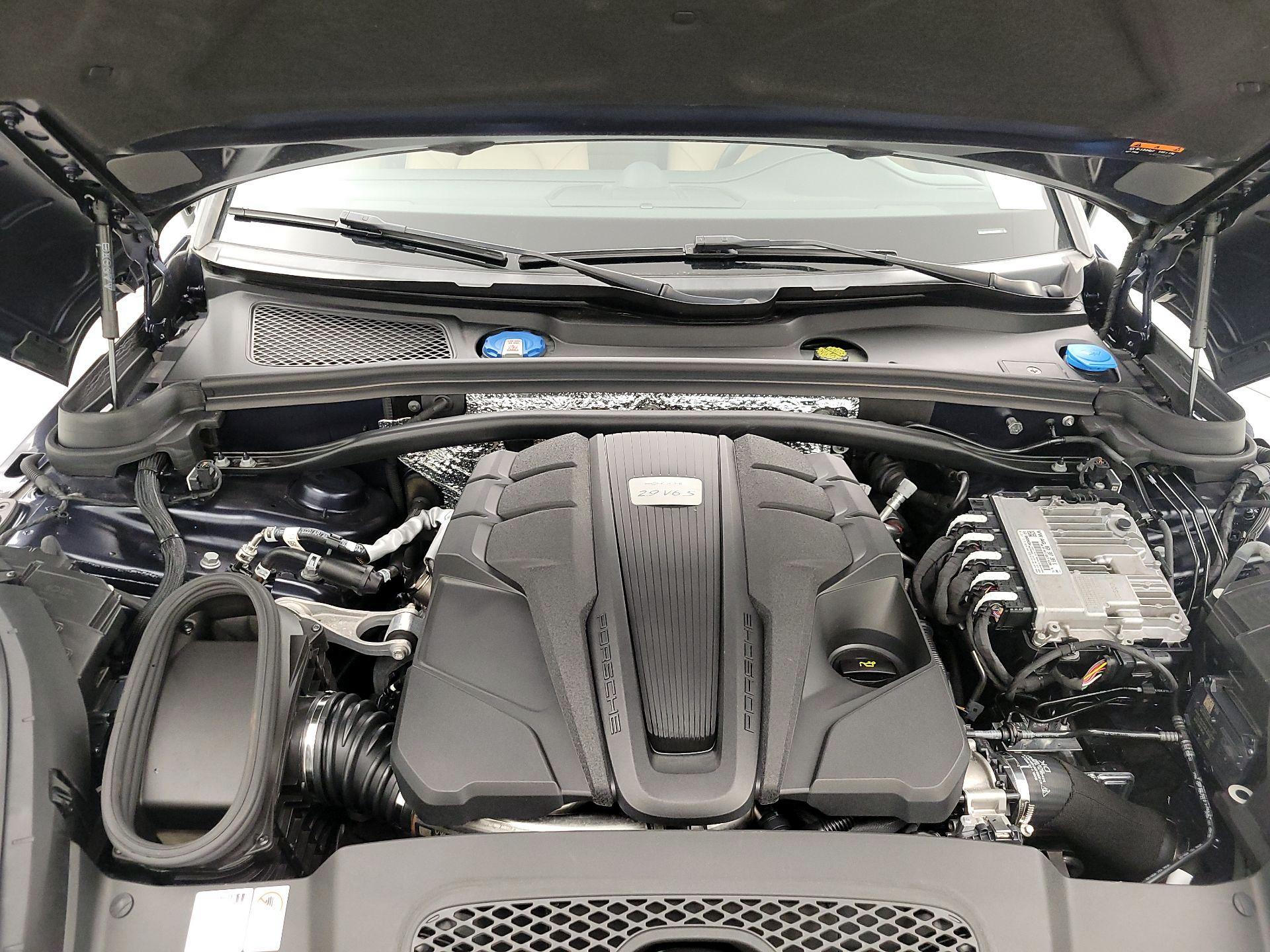 Thumbnail: 2023 Porsche Macan - 19