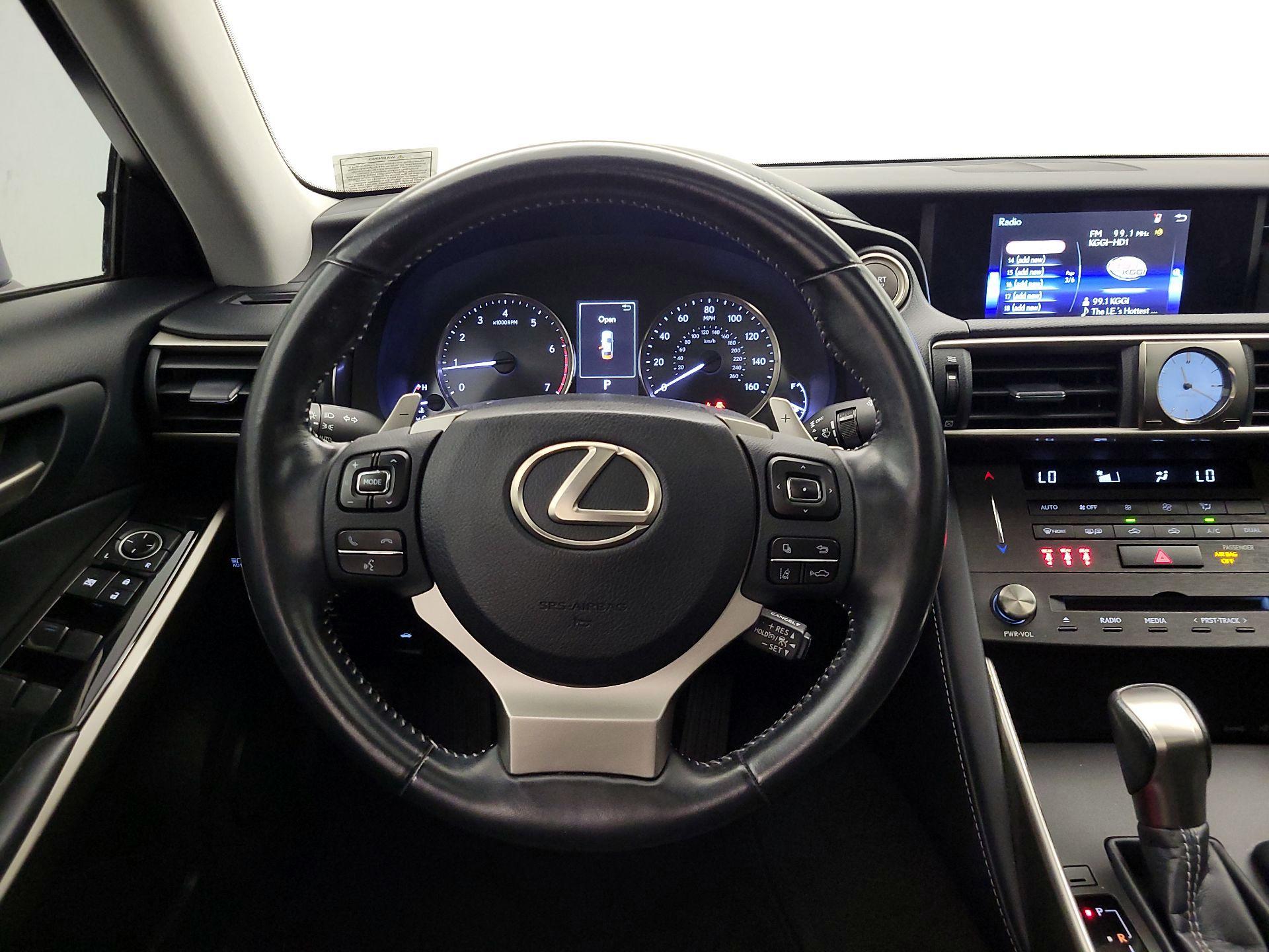 Thumbnail: 2020 Lexus IS - 10