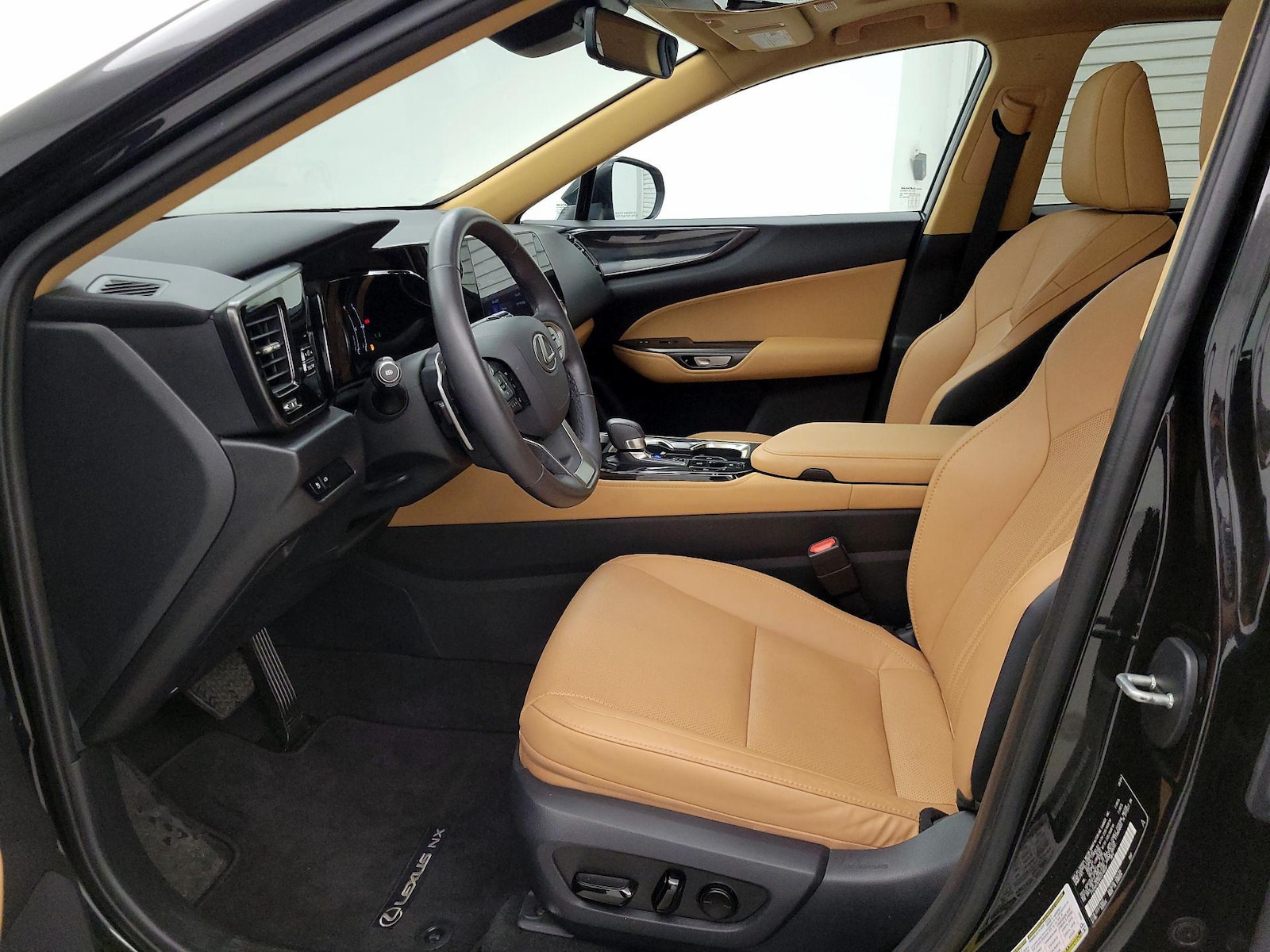 2025 Lexus NX 250 - Photo 12