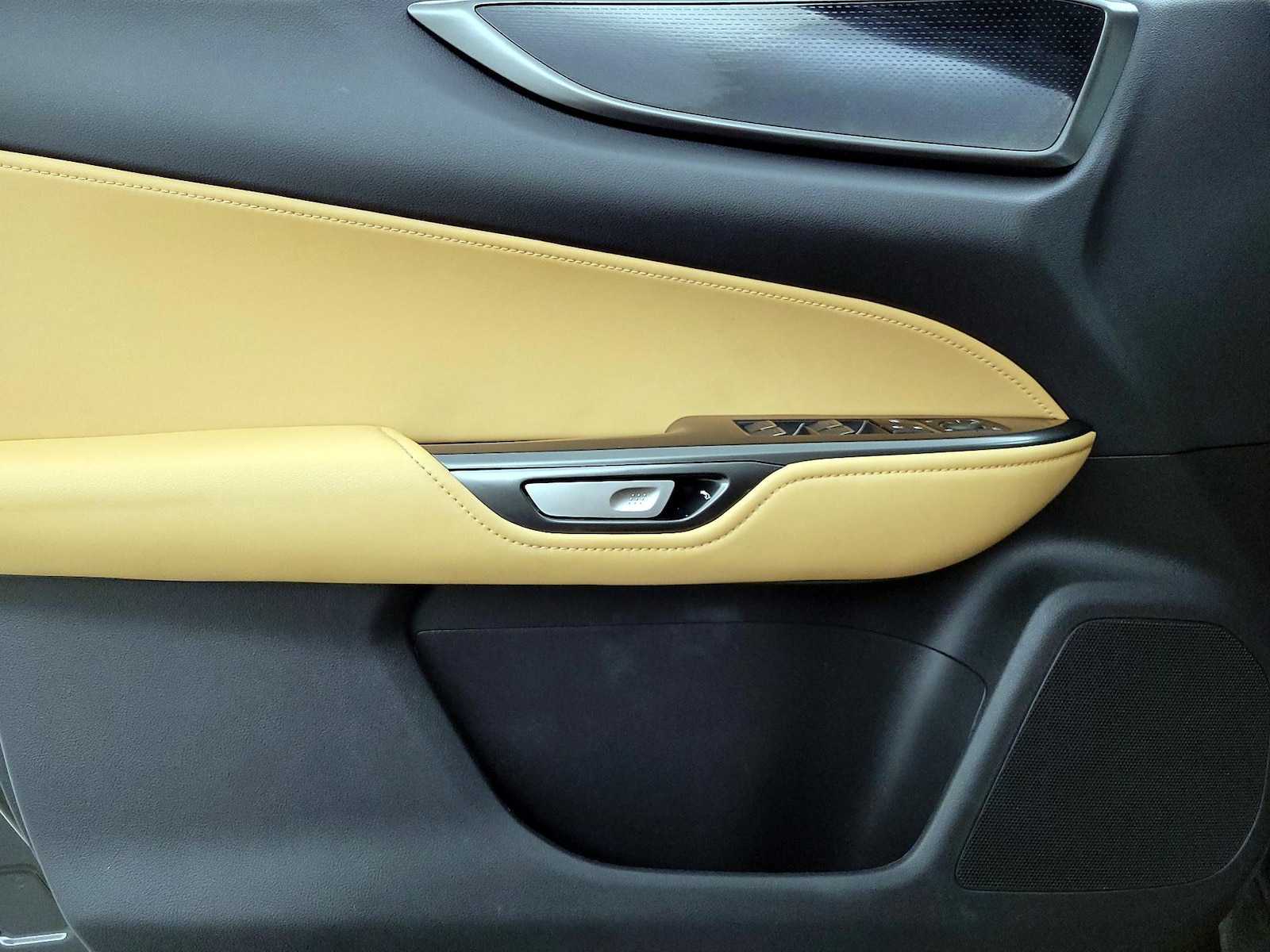2025 Lexus NX 250 - Photo 13