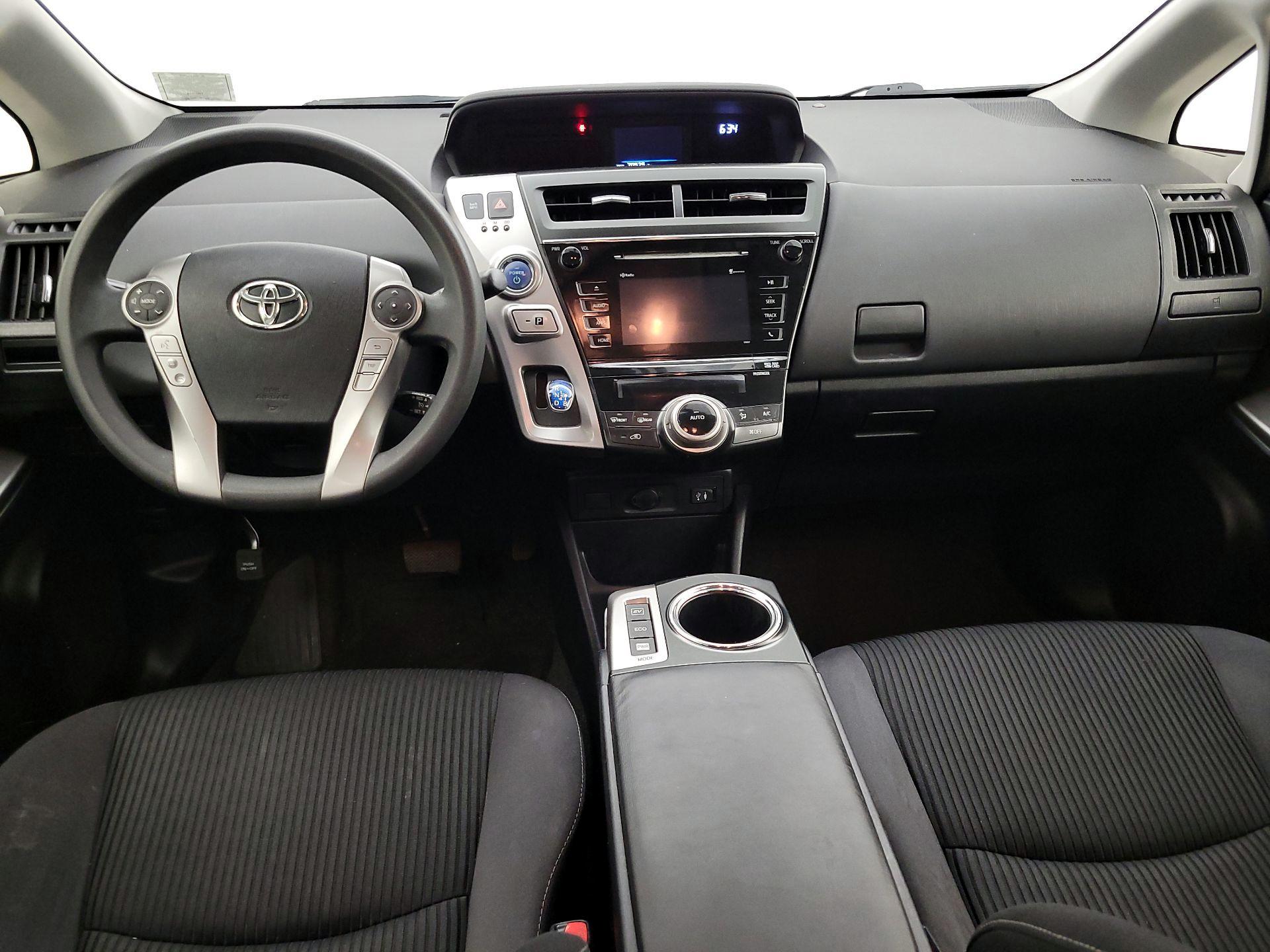 Thumbnail: 2015 Toyota Prius v - 9