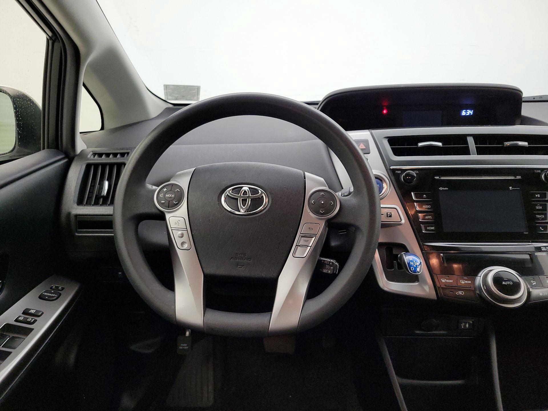 Thumbnail: 2015 Toyota Prius v - 10
