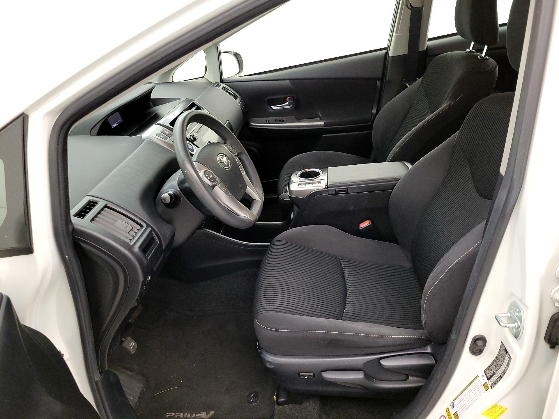 Thumbnail: 2015 Toyota Prius v - 11