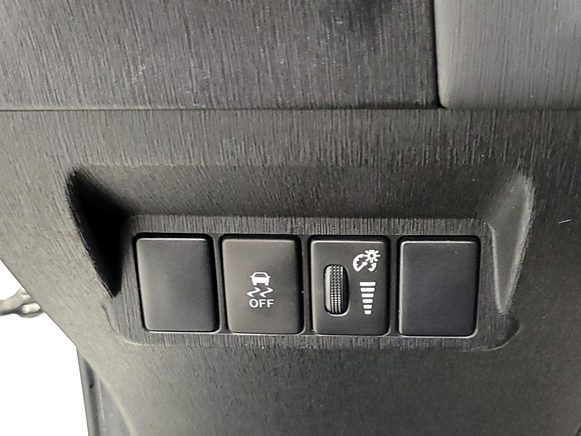Thumbnail: 2015 Toyota Prius v - 13