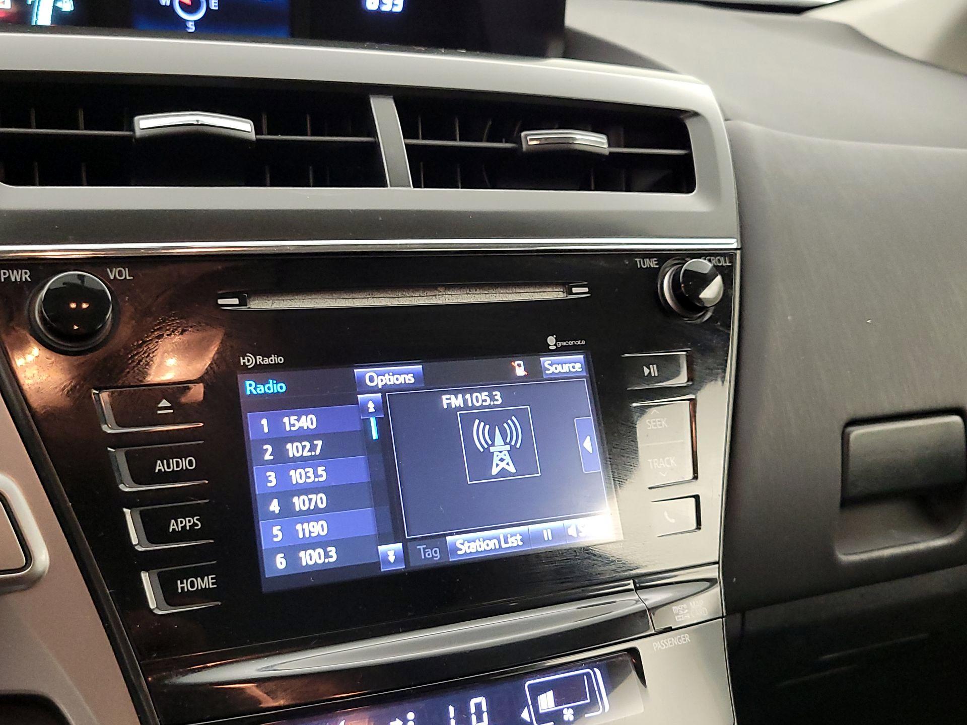Thumbnail: 2015 Toyota Prius v - 15