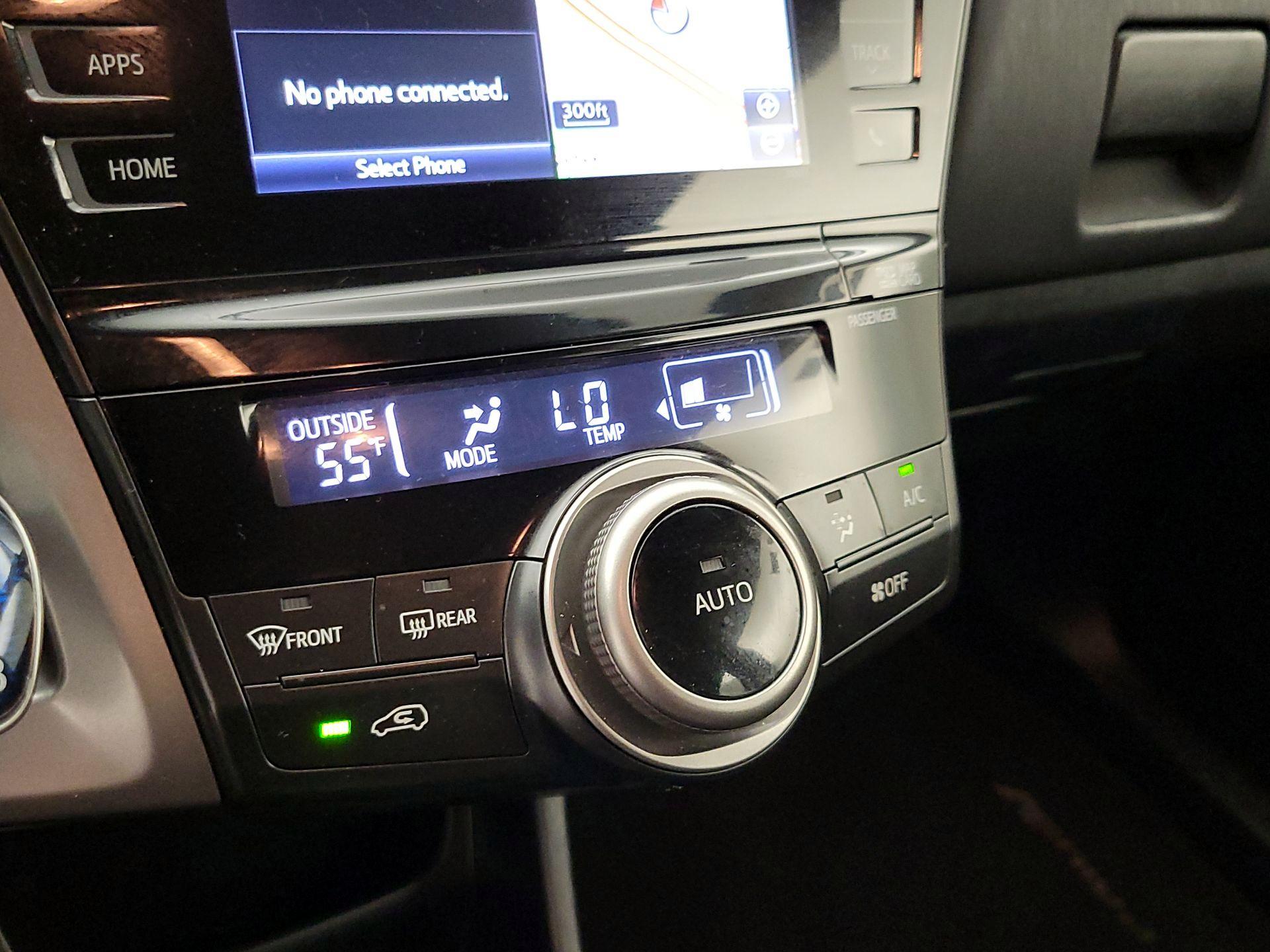 Thumbnail: 2015 Toyota Prius v - 16