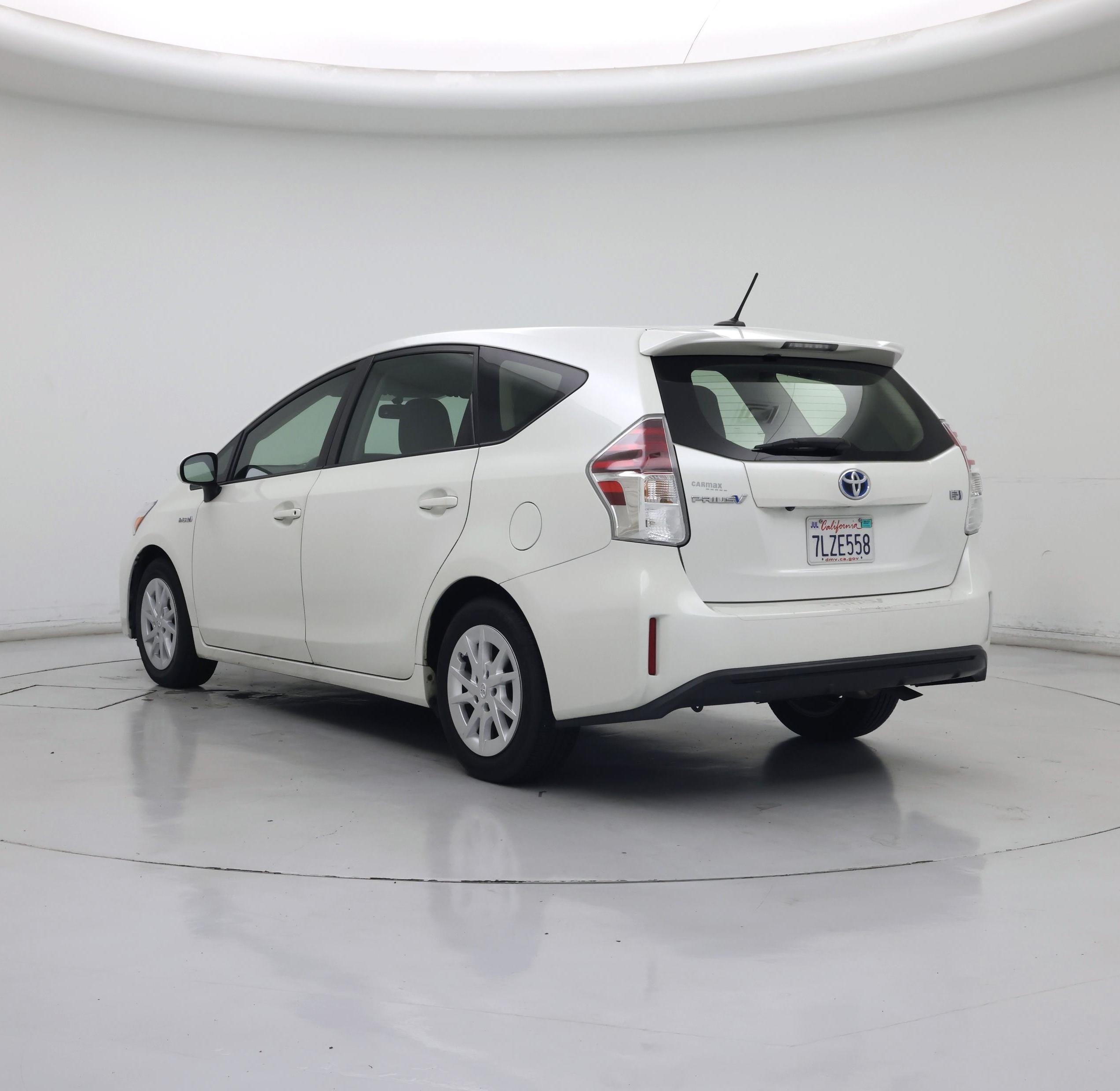 Thumbnail: 2015 Toyota Prius v - 2