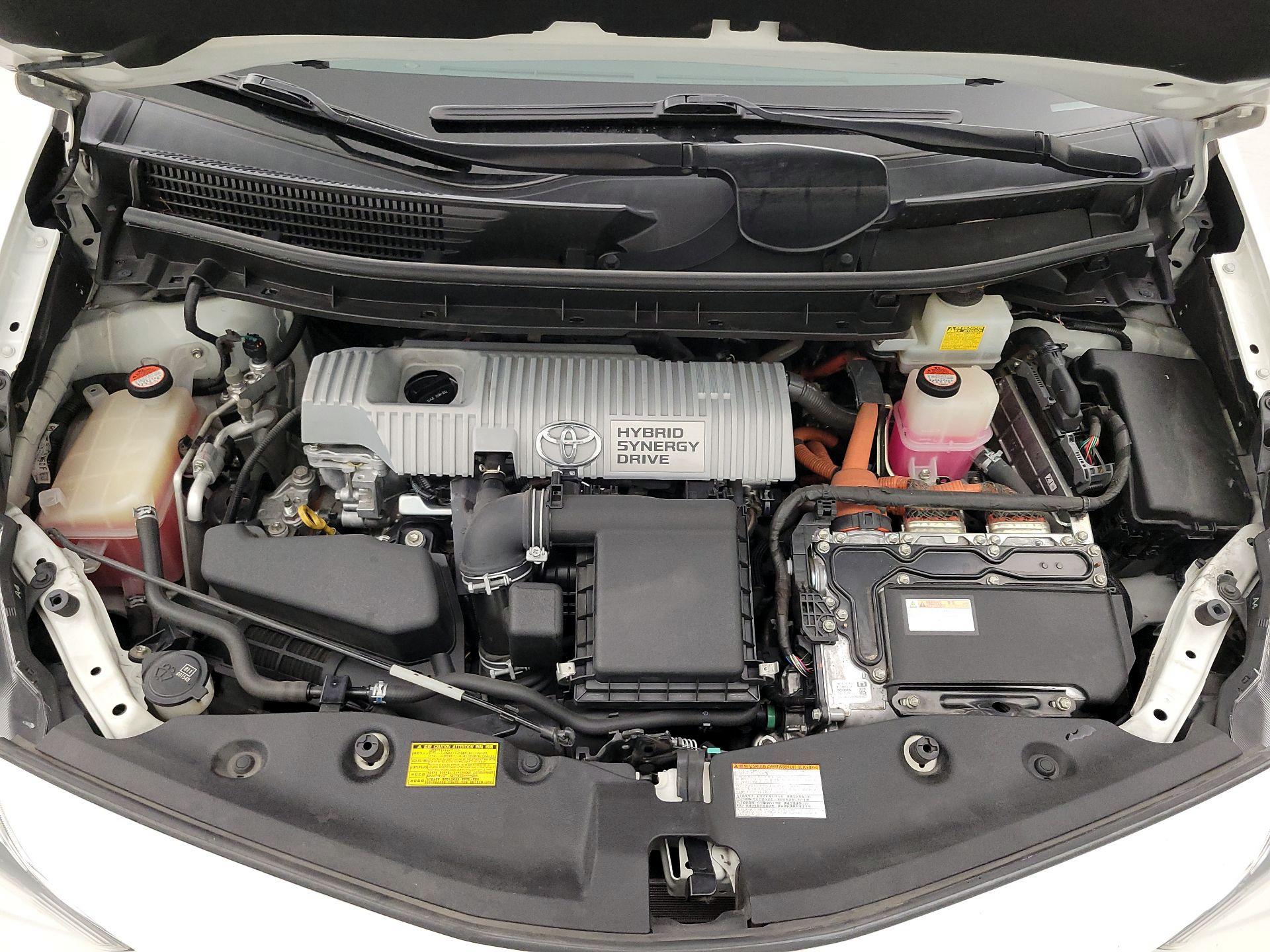 Thumbnail: 2015 Toyota Prius v - 20