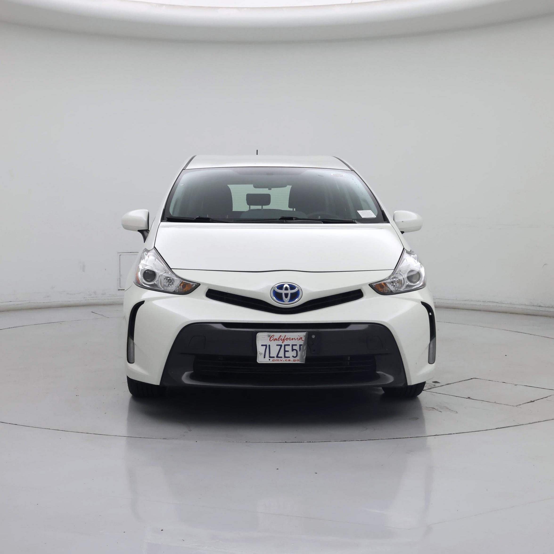 Thumbnail: 2015 Toyota Prius v - 5