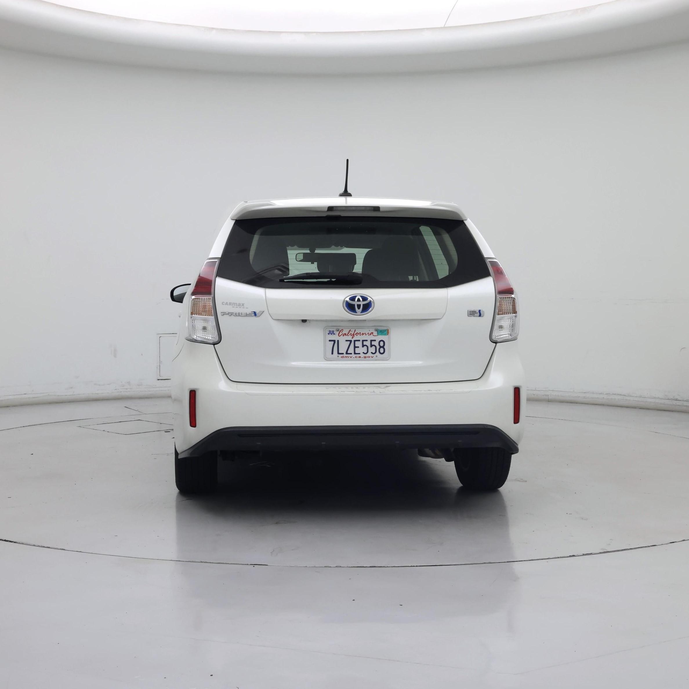 Thumbnail: 2015 Toyota Prius v - 6