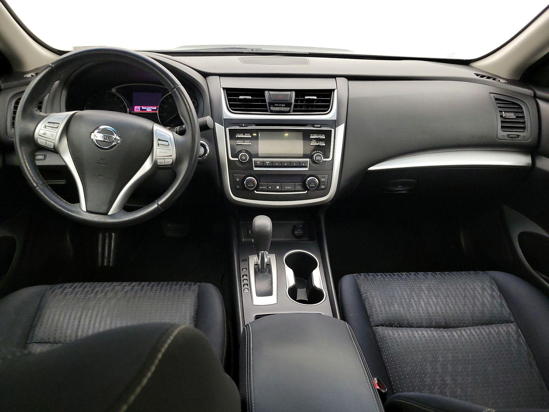 Thumbnail: 2016 Nissan Altima - 9