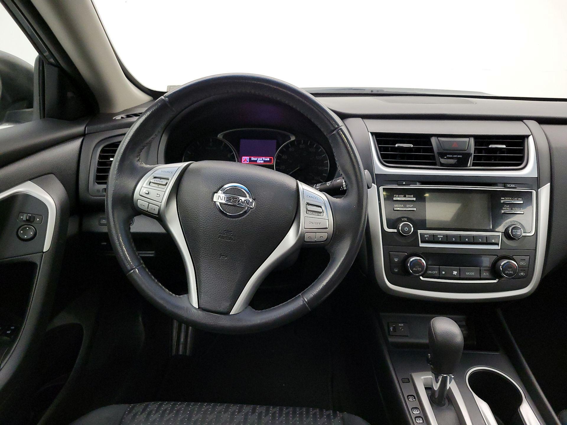 Thumbnail: 2016 Nissan Altima - 10