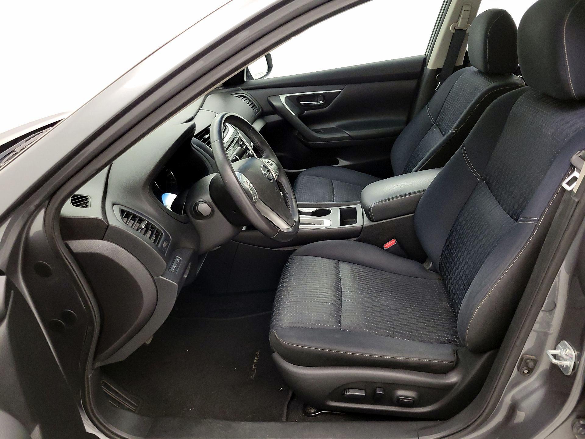 Thumbnail: 2016 Nissan Altima - 11