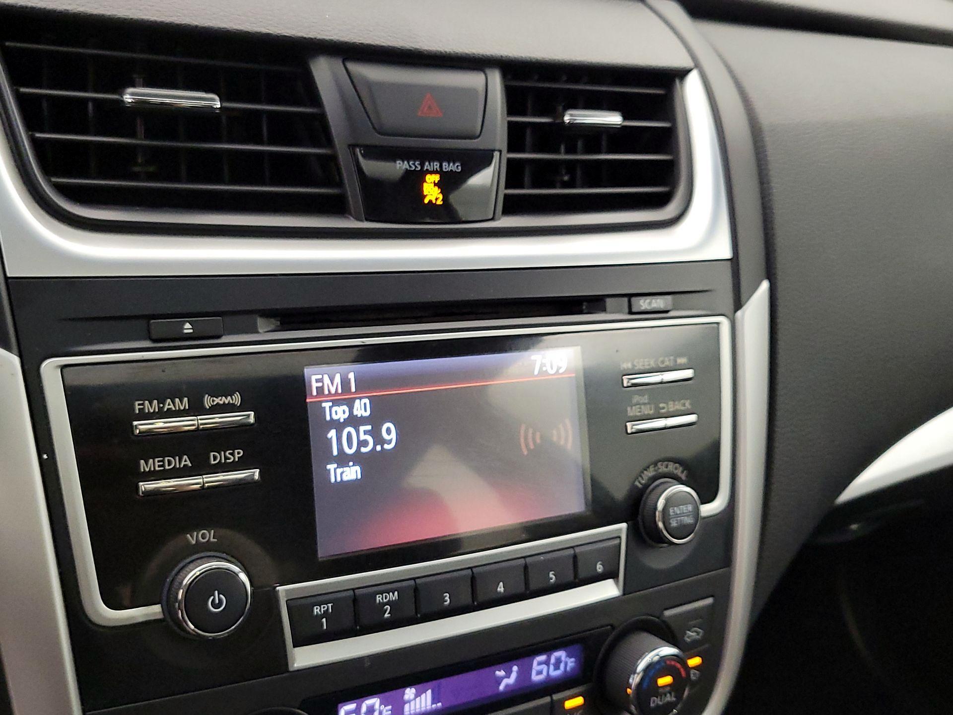 Thumbnail: 2016 Nissan Altima - 15