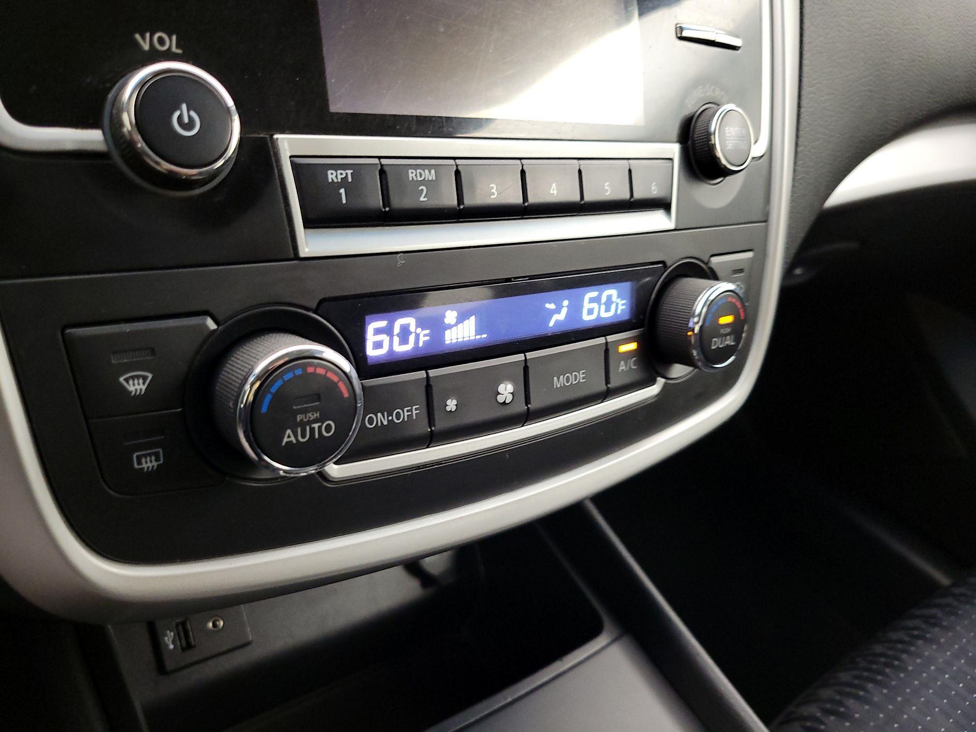 Thumbnail: 2016 Nissan Altima - 16